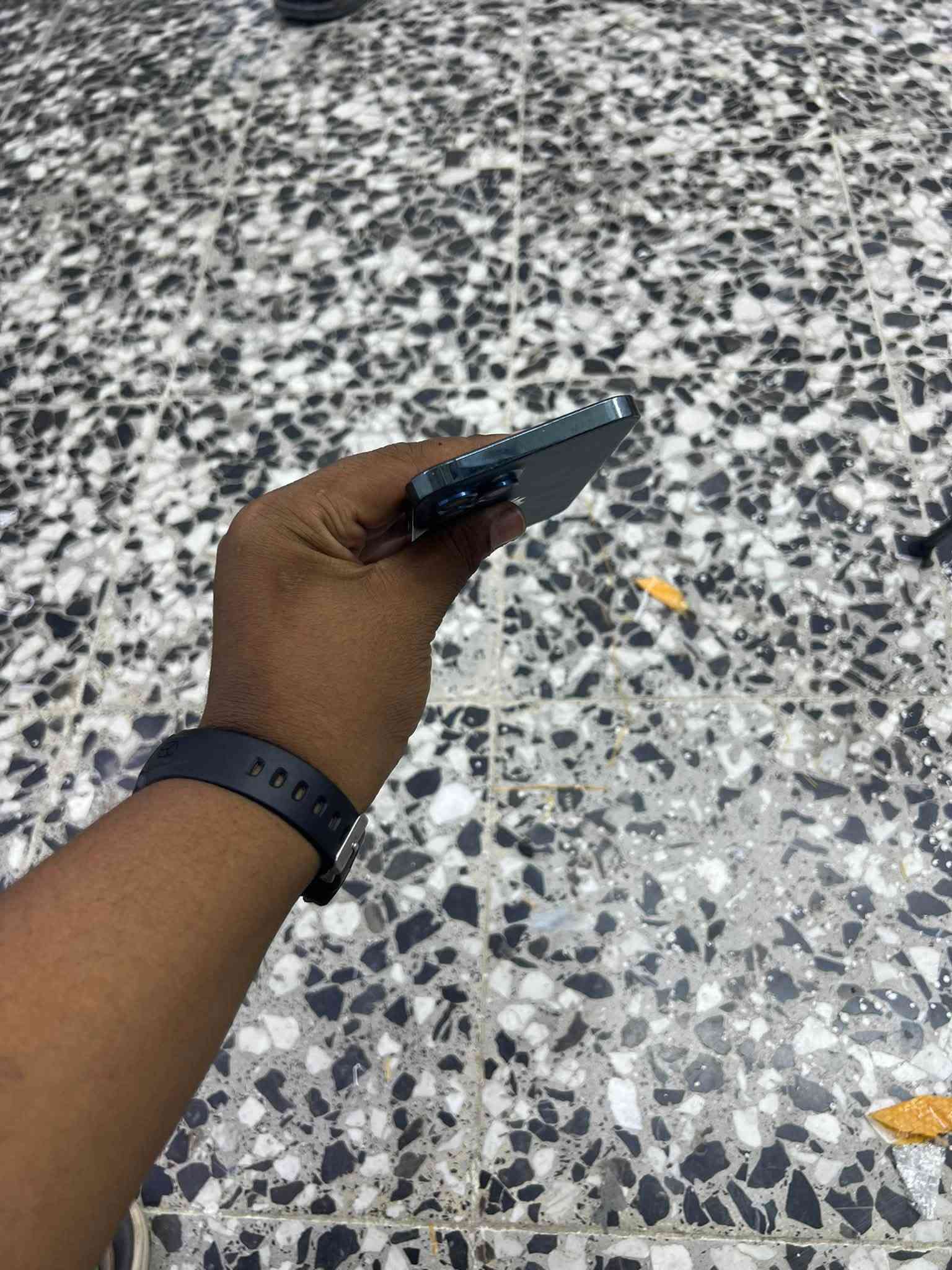 آيفون ١٢ برو ماكس ذاكره ٢٥٦ مابيل مال جنايه حلو ومرتب ممفتوح بلادي بطاريه ٩٤  سعره ٥٠٠ وبيه مجال لطيبين 
*********** بغداد مدينه الصدر الاورفلي
