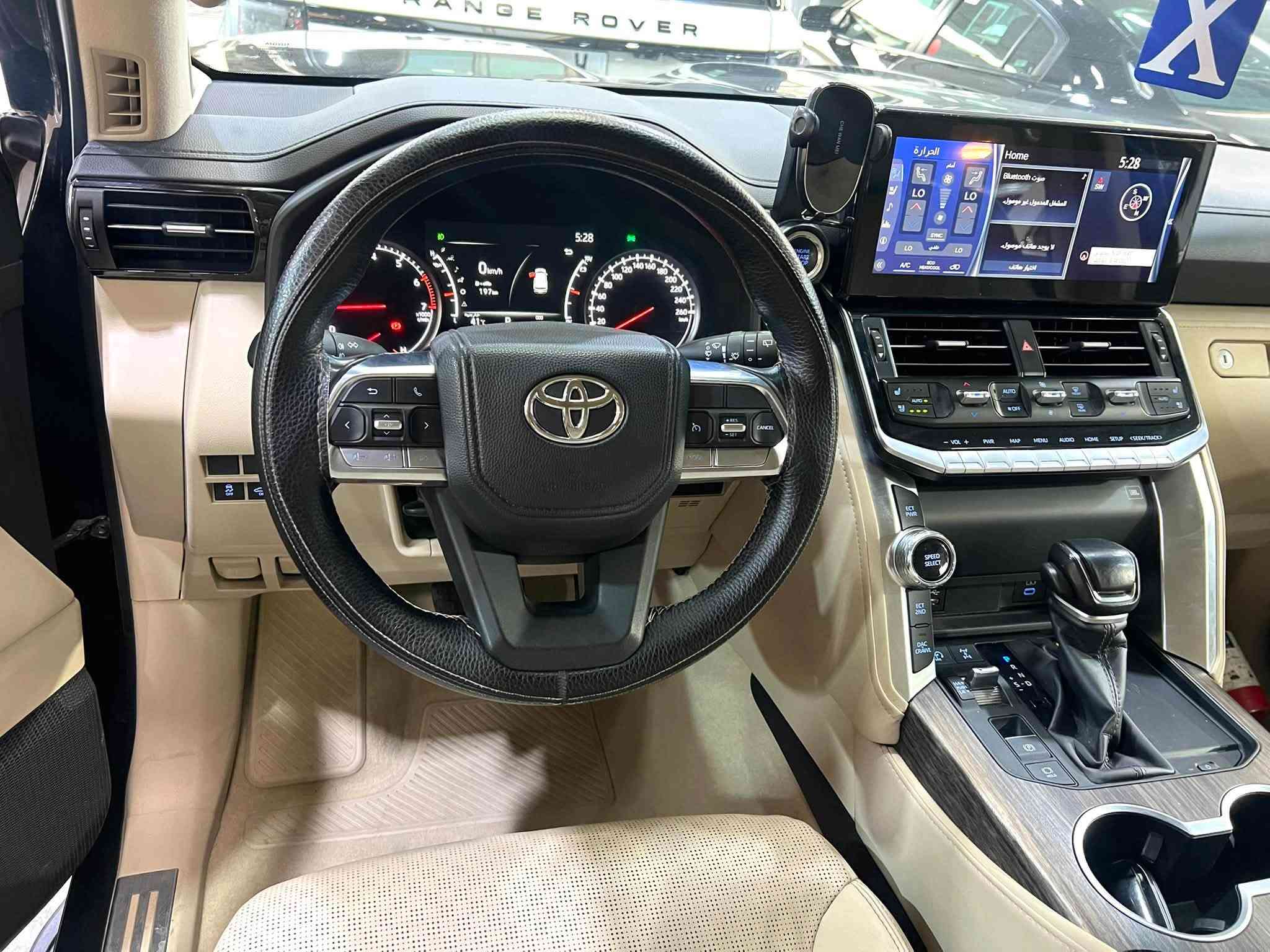 السلام عليكم
تويوتا لآندكروز 2022 VX SAS  ضمان تويوتا العراق اسود 
سلايت وبصمه وتشغيل عن بعد
شاشه كبيره وكامرا شاشات 3 وتطبيق
باب خلفي كهرباء وهاند بريك كهرباء
كشن جلد وكهرباء وتبريد كامل 
حساس امامي وخلفي ورساله ترحيب 
خمس بصمات وشاحن واير ليس وشاشات خلفيه 
سستم سماعات GBL ولايت 3 عدسات ولد  
مغلفه PPF قبل شهرين الضمان
ماشيه 58000 الف KM  
رقم بغداد تحويل مباشر   
كرسي خزن الوضع ميمري
وباقي المواصفات المعروفه 
السياره جديده مع الملحفات
السعر 65000 
***********
***********
