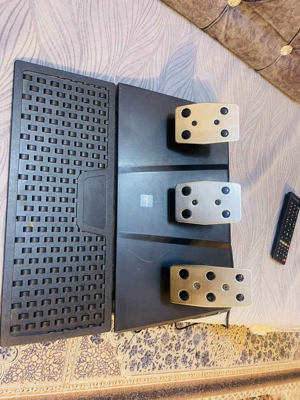 عيوني دركسون PXN. V9 نضيف و جديد  و ما مصلح يعني اطي بي ضمان شهر خلل مصنعي
يعني مرتب و يدعم ال PC و بلي ٣ و بلي ٤ و يدعم اكس بوكس سريس اس و اكس بوكس ون جهاز مرتب و استخدام قليل 
 سعرا ١٠٠ الف و بي مجال بصيط  
و بس الكارتون شويا تعبانه يعني مشككه شويا بس الجهاز نضيف يعني بي ضمان  
رقمي

***********
واتساب 
و اي استفسار راسلوني خاص 

١. الكير ٦ نمر 
٢. الدركسون بي فرا و فرا و نص يعني  يفتر بدرجه ٢٧٠ و بدرجه ٩٠٠ 
 مرنب حيال الدركسون 
  السعر ١٠٠ الف 🔥🔥و بي مجال
