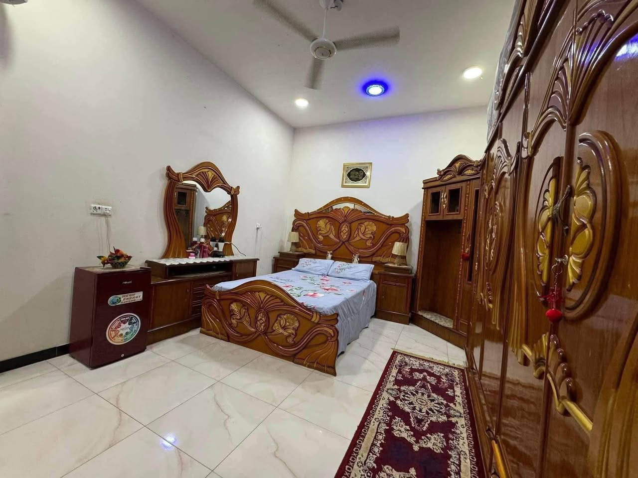 بيت طابو أسهم تحويل بأسم المشتري مساحه 200م
كاع الدبوس مجاور كوت محينه يبعد قليل عن سيطرة ام العباس على الجهه اليمنى قريب جدا للشارع العام 

يبعد عن المدارس 100م ومستشفى قيد الانشاء

السعر 105وبي مجال قليل 

بناء حديث قبل سنتين طابوق كونكريت مسلح رباطات 

يتكون من استقبال وصاله وغرفتين ومطبخ ومجمع صحيات داخليه عدد 2 ومجمع صحيات خارجي ومناور ثنين 

الطابق الثاني يحتوي على صاله 

واتساب *********** علاء بدر

نص مكتوب في الصور:
- علاء بدر للعقار ***********