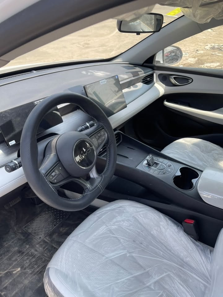 السلام عليكم BYD
سيل 5 ماشي 9 الف 
البيع على حادثه بدون ارباك 

شغاله وماشيه وياه لايت ودعاميه 
السعر 12 مليون مكاني بغداد الدوره 
***********
