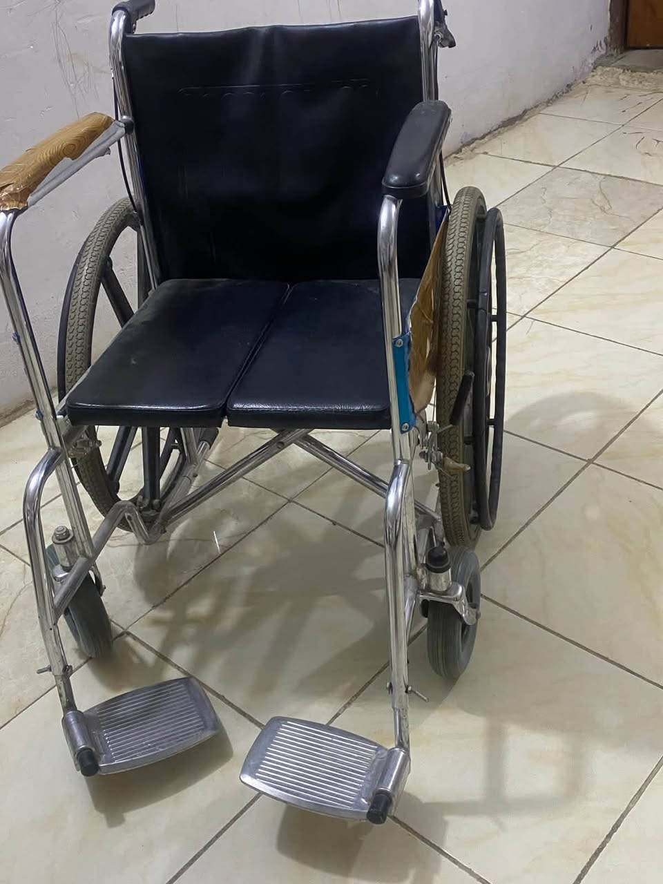 عربانة مال معوقين نظيفة البيع السعر 75 وبية مجال التواصل ***********
