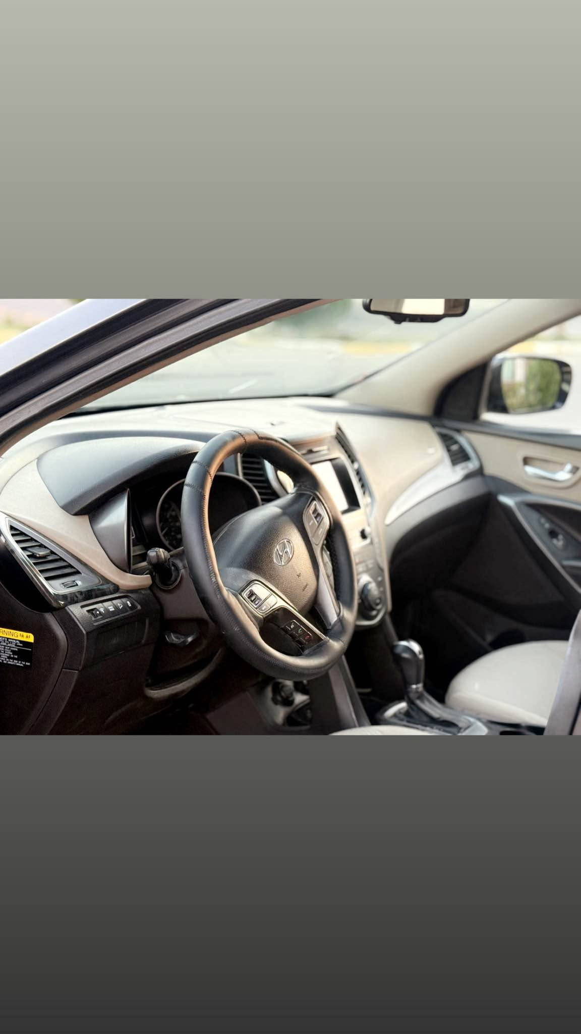 Hunda santafe 2017
هۆندای سەنتافی ٢٠١٧ 
ناو زەرد و شاشە گەورە
حاسە و کامێرا 
گێڕی ئۆتۆماتیک و عادی
سیستەمی (eco, normal,sport)
تەحەکوماتی سەر سوکانی کامل هەیە
تەنها دوو دەرگای بۆیاخە و پێش و دوای کەپسە
گێڕ و مەکینە و تەبریدی بە شەرت 
١٣٥ گەڵا و معامەلە 
*********** السليمانية, العراق
