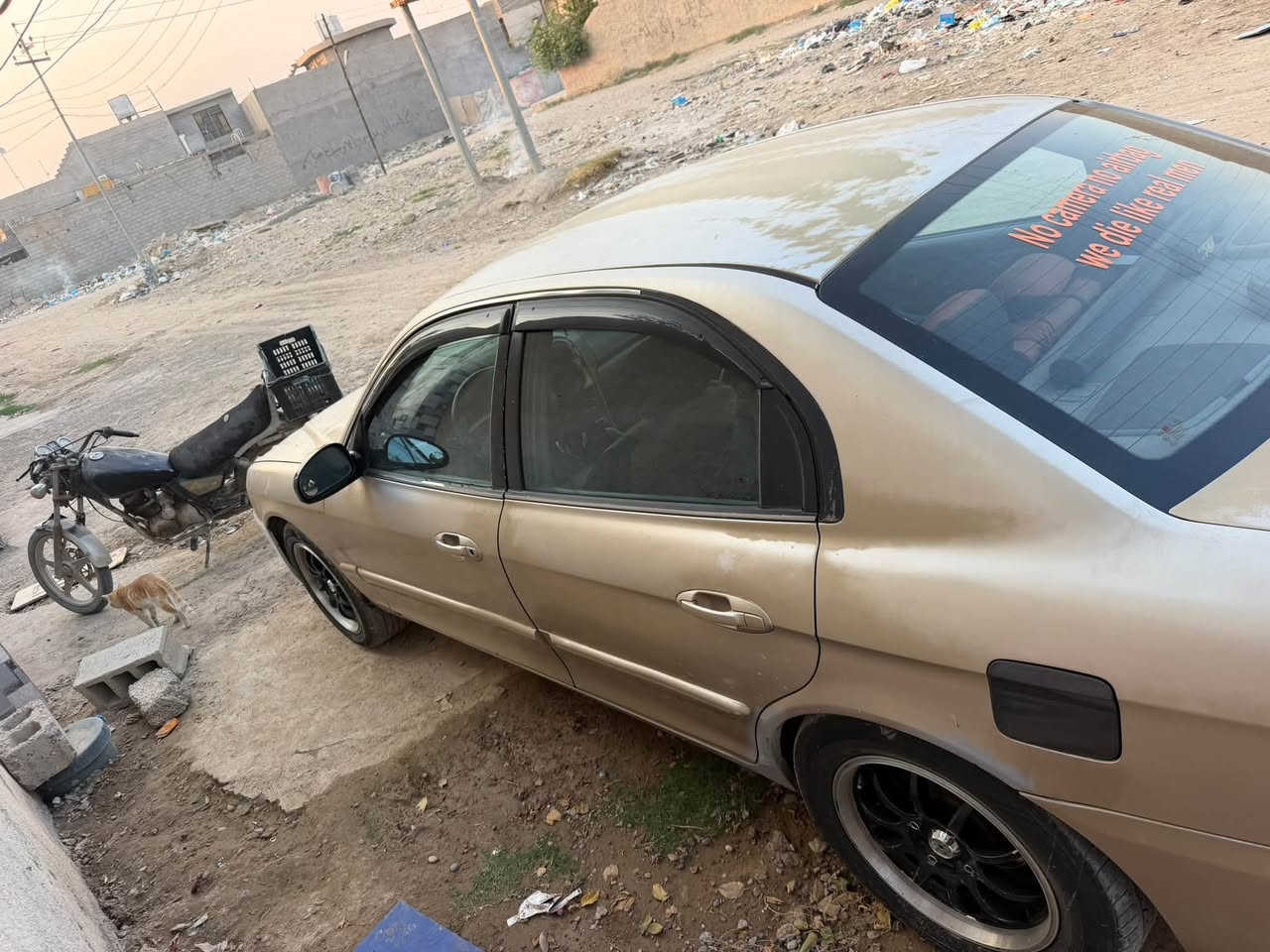 السلام عليكم
للبيع كيا اوبتيما محرك 2.7 موديل 2006 
السيارة جاهزة من كلشي للاخير كير محرك تايرات باتري تبريد مينصرف  عليها شي السيارة عندي من ال2016 على ايدي 
السيارة مسمكرة وكاملة باقيلها فقط صبغ الوضع حكمني وماكملت صبغها 
السيارة بيها اضافات شاشة وكامرة خلفية انارة داخلية لرجلين عدسات حمر عين الشيطان تحكم ستيرن منظومة لد ابيض عالي وناصي بورجكترات اضافية تحت الرقم 

السنوية باسمي ونافذة لل2027 
السعر المطلوب 65 
واذا السيارة بخاطر احد وماعندة يجي وياخذها بلاش من نفس طيبة 
***********
