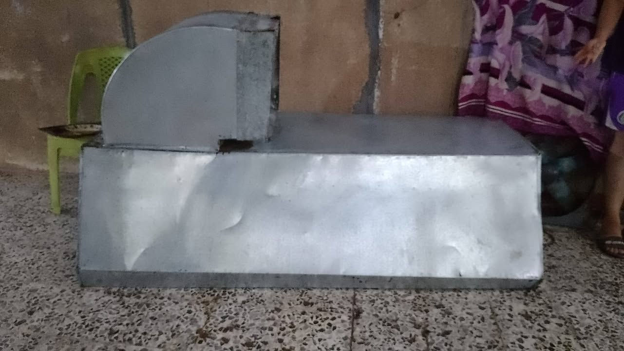 طباخ فلافل اثنين عيون نظيف كلش عيون أسبانيه
دكت مترين مع سابحه اصليه 
ميز حديد أربع طوابق 
مكاني بغداد حي اور 
***********
