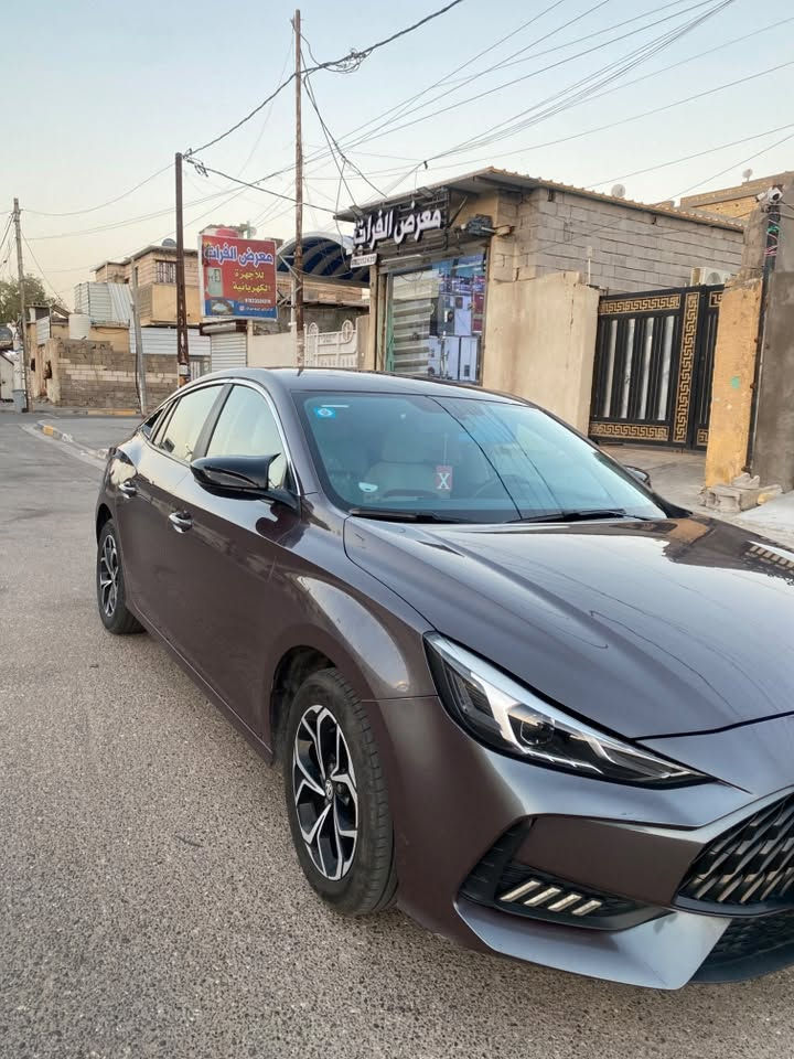 السلام عليكم
MG gt 2023 
سيارة جاهزة من كلشي 
ماشية 82 
حدادية 
تبريد 
كير مكينة 
السيارة كفاله من الصبغ 
والمعجون 
بيها ضربات خفيفه موضحه بالصور 

بيها بالجاملغ الخلفي وبالصندوك  
 يرجعن ع البارد مامصلحهن ع وضعها ابيعها 
السعر 105 وبيها مجال بسيط 
بصرة  واتساب ***********
الاتصال ***********
