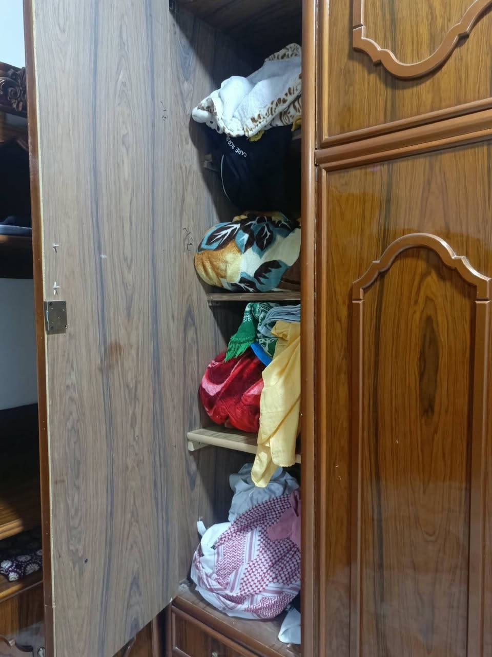 غرفة نوم • نظيفه ٩٥٪ • مجال للشراي