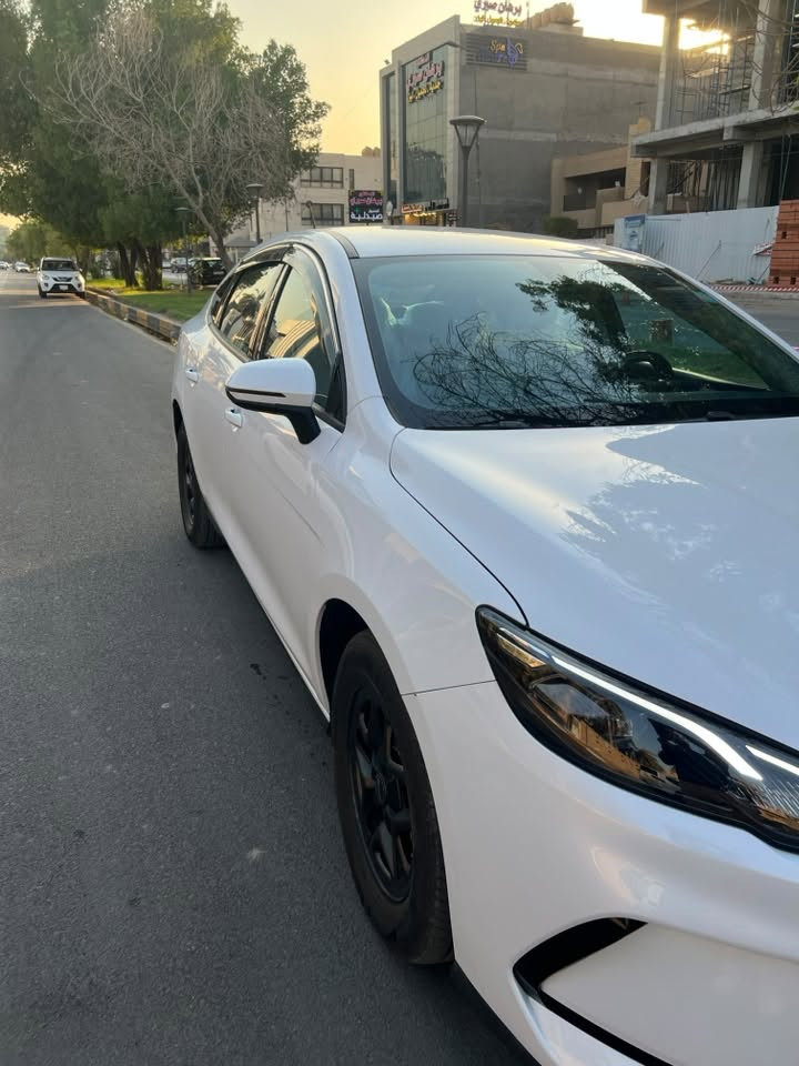 سلام عليكم byd سيل 5 2025 ماشيه 6000 الكلي بدون صبغ بدون شخوط فقط بارد بالبنيد
داخل ابيض 
قطعتين تبريد 
جلد 
بصمه 
وباقي مواصفاتهة 
مسويلهة عازل حراري كل الجام 
و ارضيات حوضيهة 
شاحنه الاصليه 
و فوم مال تايرات 
سعرهة 19،200 و بيهة مجال  
باسمي بغداد 
العنوان اليرموك 
***********
