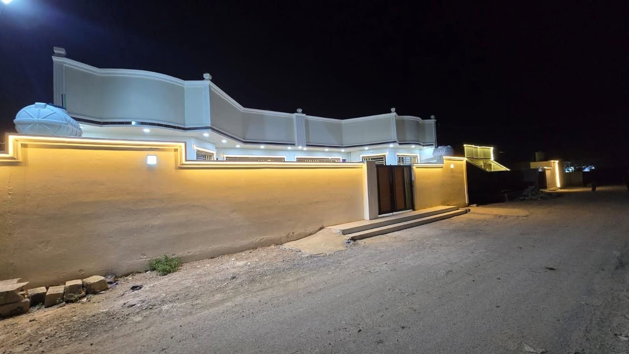 بيت للبيع
المساحة 600m² العنوان جسر ديالى العريفية 
للاستفسار التواصل على الرقم ***********
