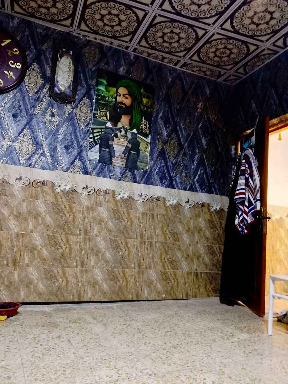 يا الله بيت🏠 للبيع 100م 
سعر 26💵معه مجال  

📋طابو زراعي سند 25 
بي قرار محكمة 
مشمول ابقرار تطويب 

قريب على شارع الصب 

البيت بناء طابوك اساس صب مسلح 
البيت يحتوي على🏠 
غرف نوم🛌
 صاله مطبخ 👨‍🍳🚪
ستقبال
 صحيات داخل او خارج 
العنوان نجف الاشرف مقابل قرية الغدير الاولى شارع🛣 الصب عمود 270 شارع مدرسه الاسراء 

***********
