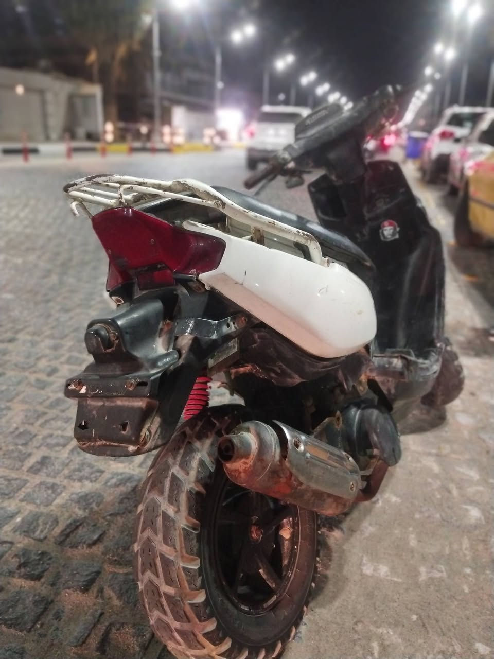 سلام عليكم دراجه اكزز جبلي للبيع دراجه جاهز مكينه ما مفتوح دبلات شغاله كهربائيات كلها شغاله بس باتري  تايرات جده كفرات مختمه شلعه او معدل سعر 280 بي مجال مكاني بصره المعقل *********** وتساب

