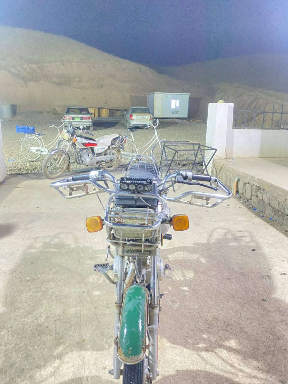 السلام عليكم موطور للبيع موديل 20 السعر 375 بس العصه مال الهندل خارطه الرقم ***********
