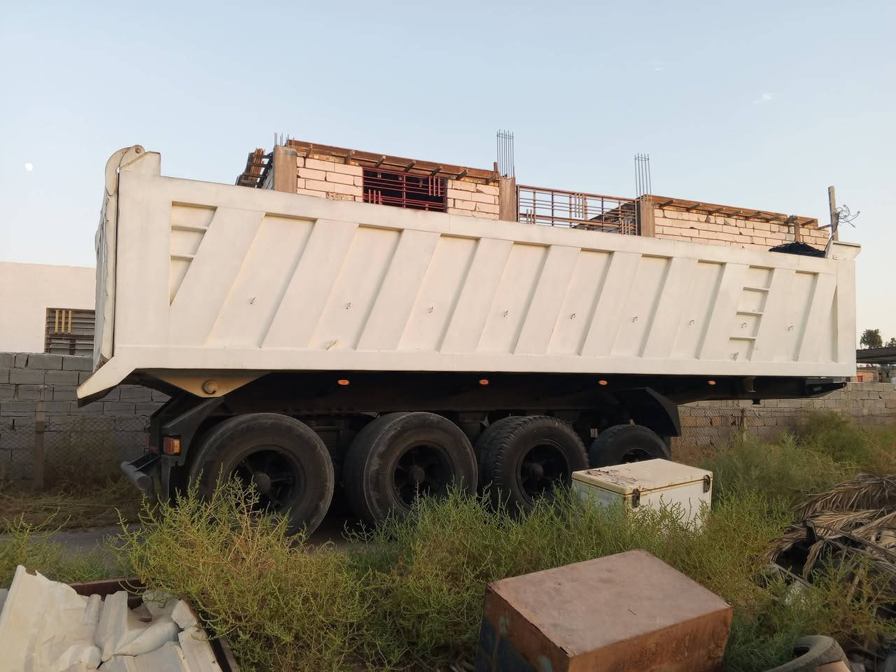 السلام عليكم من رخصة الادمن للبيع عربانة نساف ماموت حدادية
حدادة الموصل جديدة وجاهزة للعمل 4محاور تخم تاير للاستفسار الاتصال على الرقم ***********
