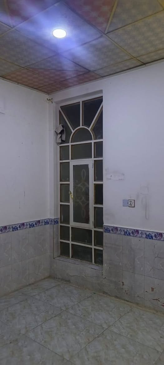 ‏بيت للبيع مساحته ١٠٠ طابق ونص غرفتين وصالتين واستقبال ومطبخ و ثلاث صحيات حي الوفاء مقابل الهندية منطقه الأربعين شارع عشره سعره ١٣٥ وبين مجال وحاليا ماجر ٣٥٠ 
‏للاستفسار مكتب بركات ام البنين ***********
‏
