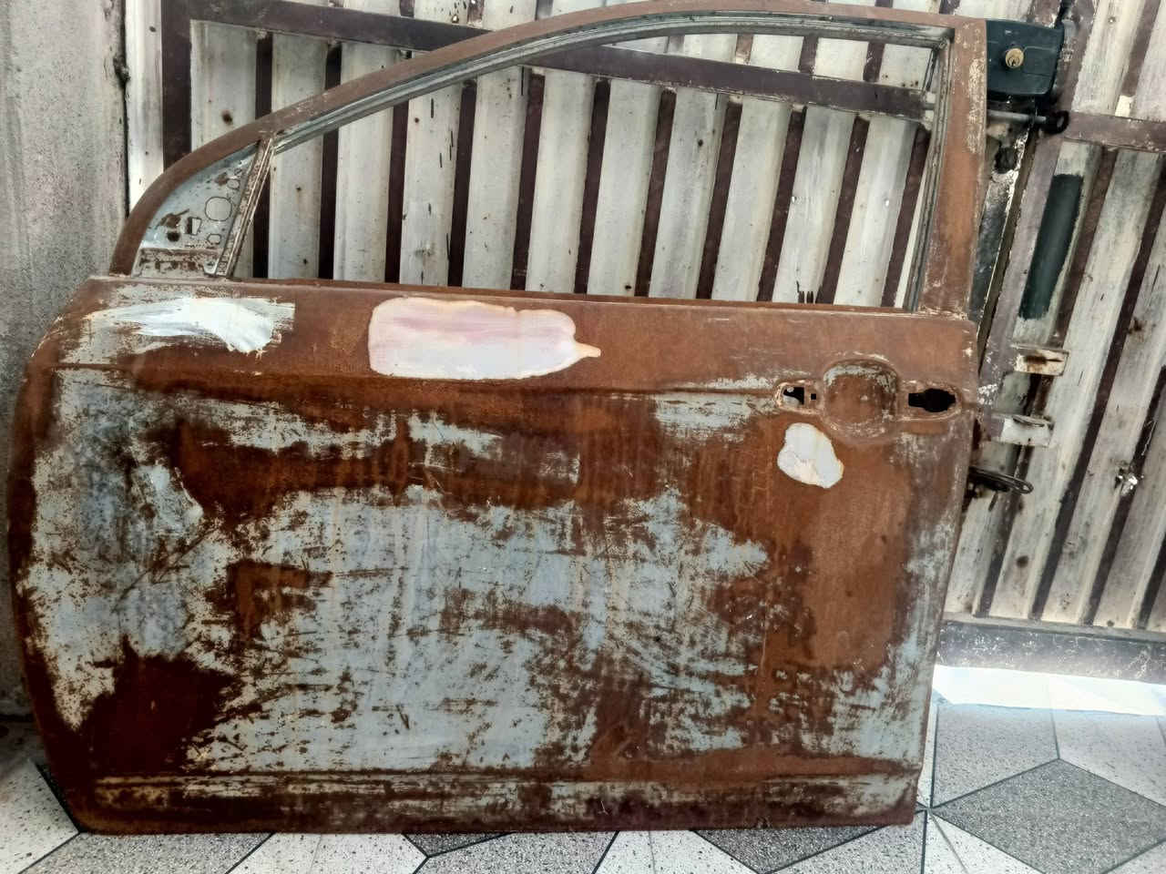 سيبايه استيل اصليه ما ازنجر تصغر وتكبر السعر 25الف تغليف كشنات نوعيه الزين البانده جدد السعر 30الف باب نيفان حجم 626 جهت السايق متروك مابي خيسان بس سقل يعوزه ماعرف سعرو  اتصال عل رقم ***********او.  ***********
