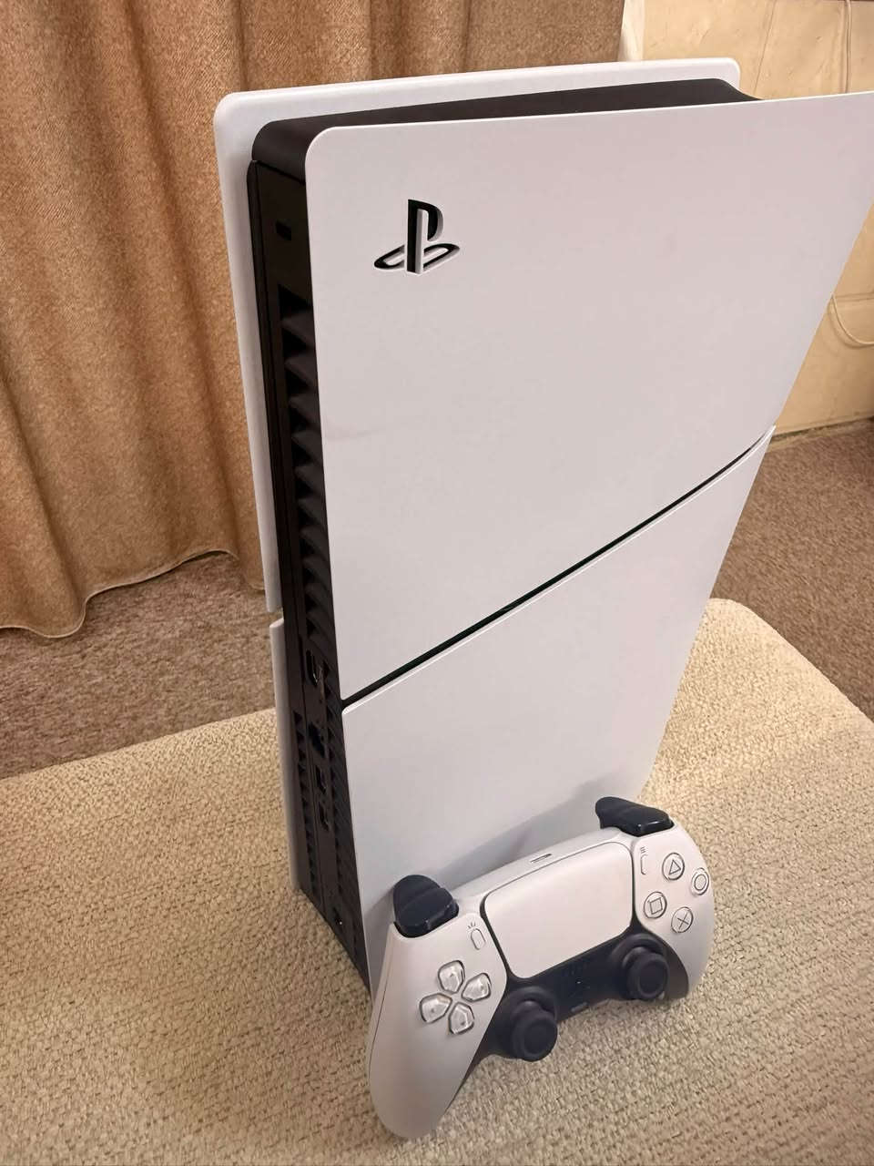 سلام عليكم PS5 سلم امريكي 1تيرة الله شاهد استعمال شهر نضيف ويا كارتونتة وكيبلاتة الاصلية والجوستك الاصلية وقرص FIFA21 .
السعر: 880الف وبي مجال بسيط 
المكان : بغداد / الغزالية / ***********
