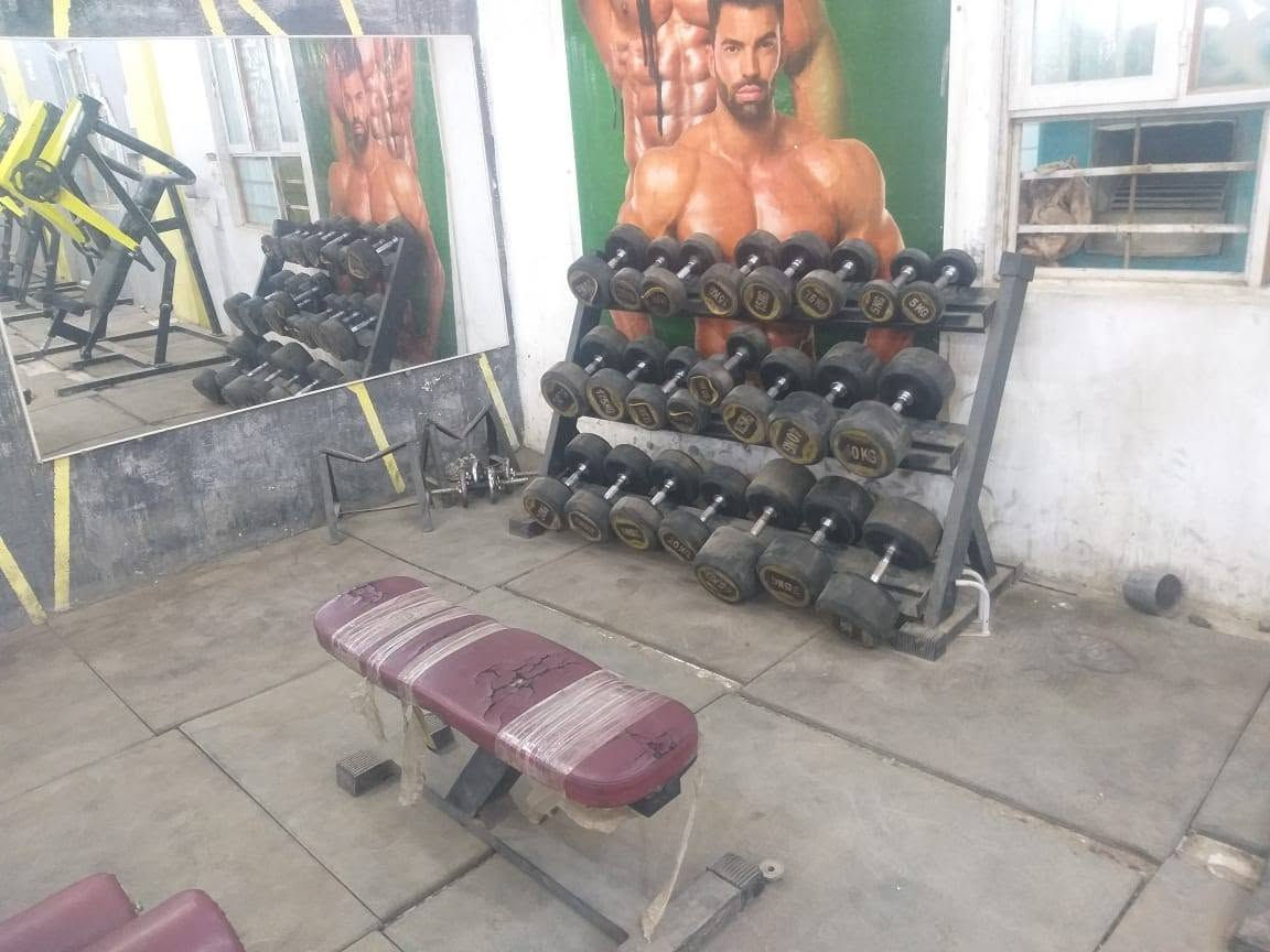 سلام عليكم يوجد قاعه رياضيه كامله للبيع وبسعر مناسب الشراي يتصل عنوان كربلاء  
***********
