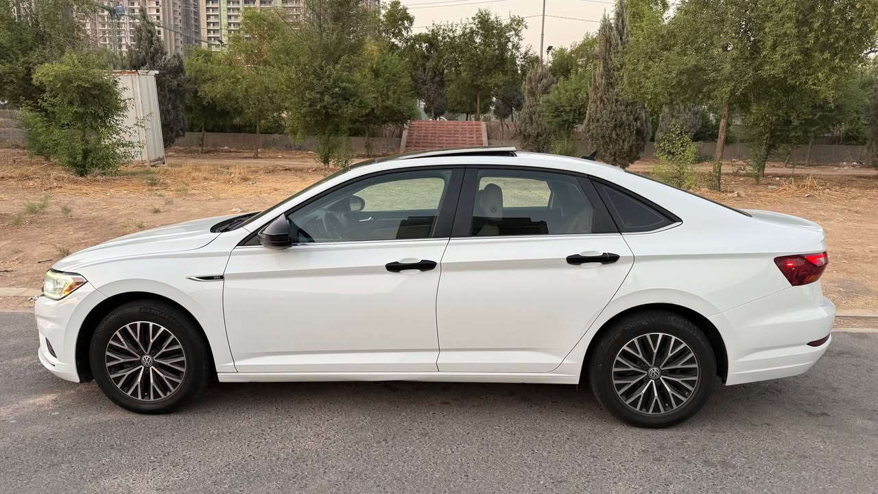 Jetta 2019 sel 
مواسەفات کەنەدی
پێش و پشت کەپس 
-رادار پێشەوە
-رادار پشتەوە
-راداری تەنیشت
-خەتی جادە
-فول لایت ئەوتۆ
-فڵچەی جام ئەوتۆ
-گێچ ئەلیکترۆنی
-پانۆراما
-سیدی بۆکس
-لیدی ناوەوە
-٣مۆدی لێخورین (نۆرماڵ-سپۆرت-ئیکۆ-کەستم) 
-کوشن هیتەر 
مواسەفاتی زۆر جوان و سەیارەیەکی زۆر خاوێن 
                                                                           
( ١٤٨،٠٠٠km)   ماوەی رۆیشتوو
سەنەوی و هەزە و هەموو شتێکی تازە کرایتەوە
٢ پارچە سوبغە دەرگاو چاملغی سەکن
ئەیرباگی بەس شان تەقیە
گێر و مەکینە بەشەرت

                                                                          14,500$
                                                              *********** أربيل, العراق
