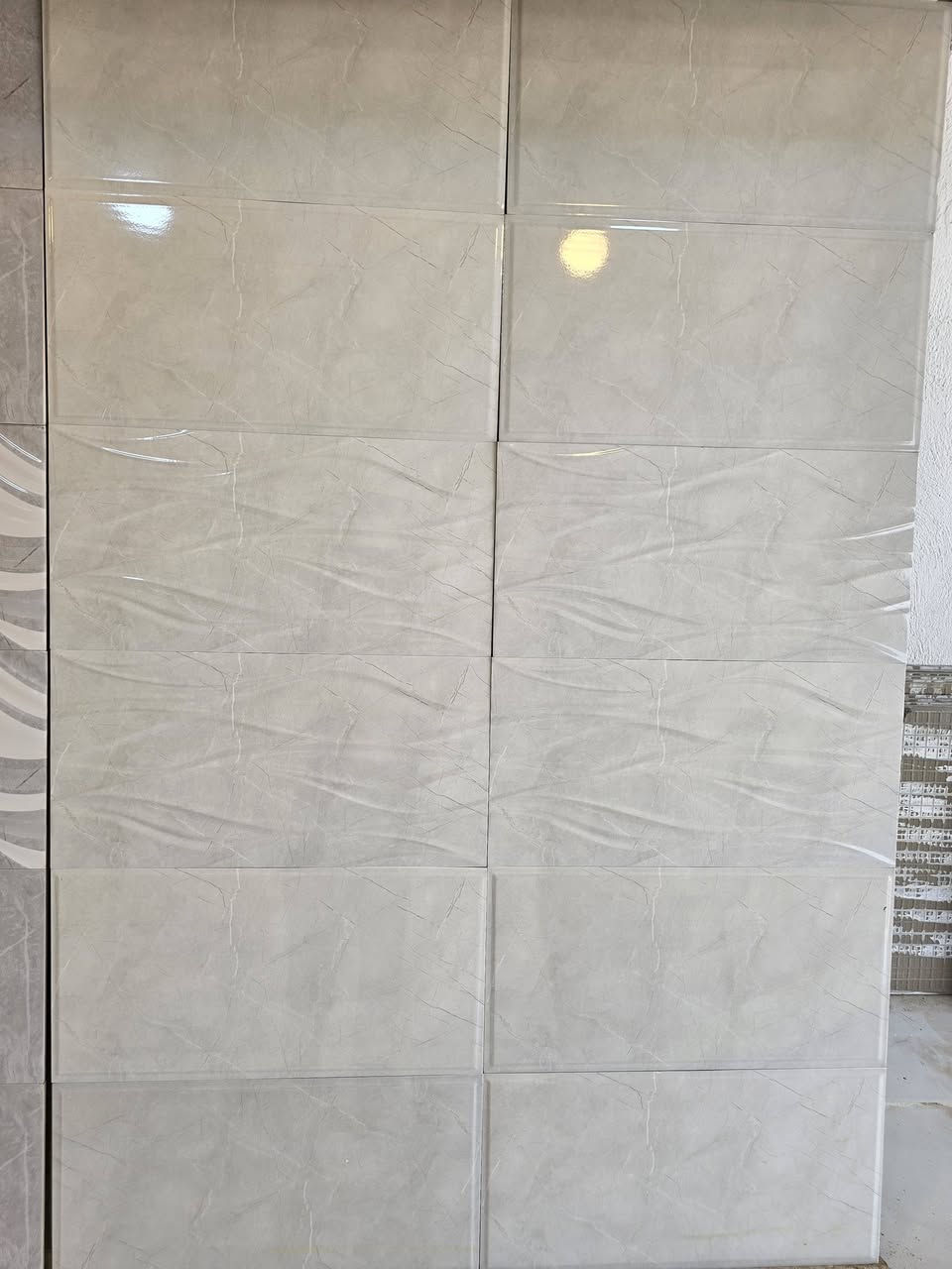 #جداري سيراميك شركة #كارينو بقياس 30*60 متوفر الآن لدينا...

- عدالة 100% 🔥
- دقة ولمعان ✨️
- صلابة وقوة 💪

للتواصل// *********** |  *********** 

العنوان: واسط الزبيدية - الشارع الصيني - تبعد عن بوابة #الجسر الزبيدية 800 متر
