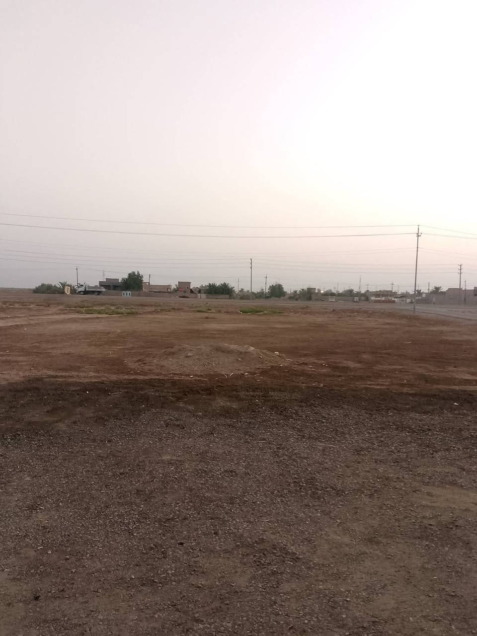 الاستفسارا ***********

نص مكتوب في الصور:
- سلام عليكم، بيت للبيع فرصة ذهبية عرض مميز: بيت مع قطعة أرض واسعة للبيع في ميسان مواصفات العقار: مساحة البيت: 650 متر مربع مساحة القطعة المجاورة: 1250 متر مربع مرافق البيت: - استقبال - صالة - غرفتين (عدد 2) - مطبخ - حمام داخلي - صحيات خارجية (عدد 1) المميزات: - متوفر ماء وكهرباء - تبليط كامل للمنطقة - موقع استراتيجي (الشارع العام يبعد 55 متر فقط) الموقع: - ميسان - قضاء قلعة صالح - (القرية السليمانية) - على الشارع السريع (بصرة - عمارة) للمزيد من المعلومات والاستفسار، يرجى الاتصال: *********** اغتنم الفرصة الآن!