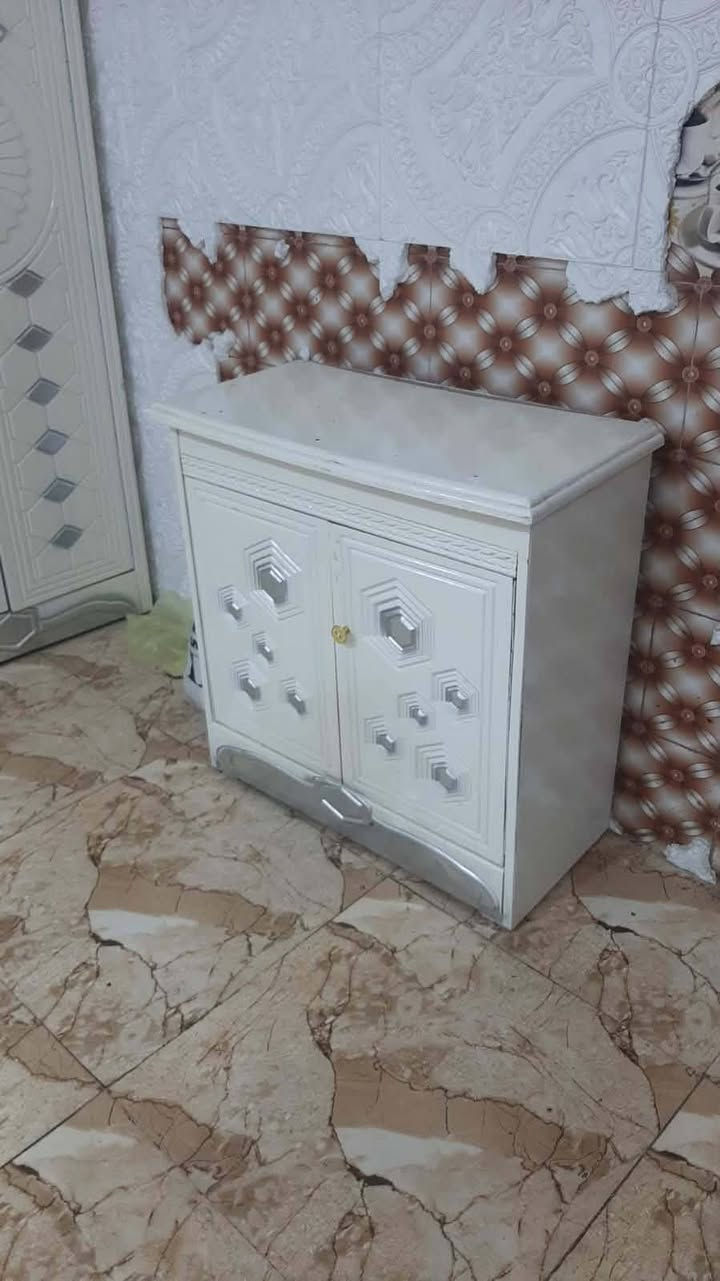 سلام عليكم غرفة جديد البيع 700وبيه مجال المكان كربلاء الحسينيه هاذه الرقم ***********
