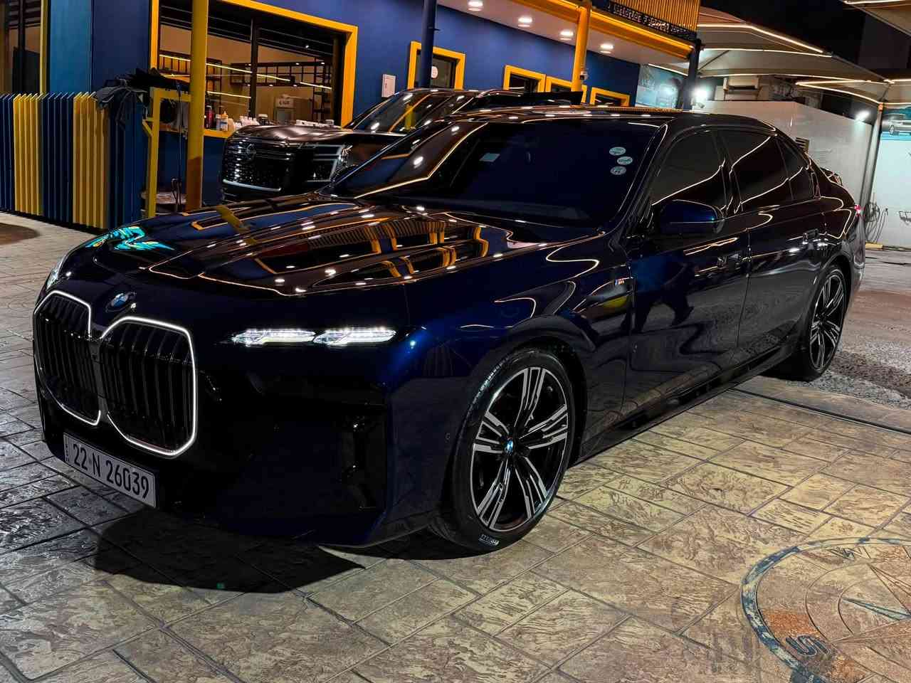 السلام عليكم الكرستالة للبيع🧿
BMW735i 6 سلندر توين تيربو
الموديل :2024
رقم اربيل
المصدر:خليجية_استيراد خاص من دبي
الممشى: 36mil 
السيارة ضرر فقط جاملغ خلفي صبغ ع كد شبر 
مغلفهppf +كتاب تضليل جديد+سنويه جديدة
مواصفات السيارة~
بوب كهرباء +شفط
كراسي تدفئة+تبريد+مساج (امامي+خلفي)
بوب ايباد تحكم بلسيارة 
شاشة تلفاز
ناضور ليلي
مازدات كرستال عالي+الناصي
حساسات امامي خلفي جوانب+رادارات
داتاشو
تاير خلفي دوار
40 سماعه 
مودات قيادة 8 
بردات اماميه+خلفيه
مود vip 
قيادة ذاتيه
3 بصمات من الوكالة مع بصمه gbs 
وبعد مواصفات هواي متنذكر مواصفات السيارة ال760 
السيارة نقص برغي مابيهه جديدة جداً تراي زيرو ومشيهه بدبي مو بلعراق السيارة بأسمي تحويل ثاني يوم

السعر : 820$ وبيهه مجال للطيبين وماكو هيج سعر بلمواصفات والجدادة

مكان السيارة بغداد / للاستفسار اكثر 
*********** واتساب+اتصال

