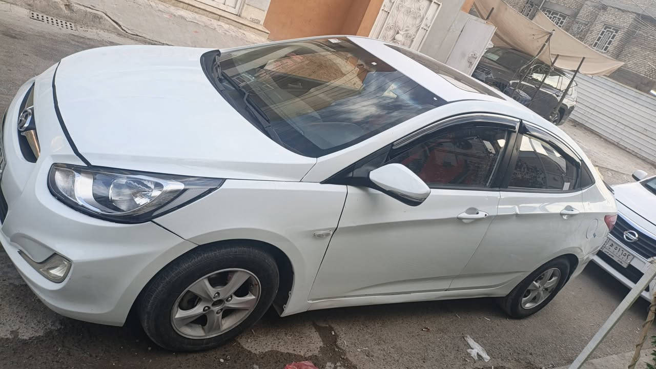 اكسنت بلو خليجي فول مواصفات 2011 نقص تبريد بيهه تبديل جاملغين  اماميه وبنيد والشاصي الايمن مسحوب بدون قطرة چوي

تحكمات اربع جهات 
مانع انزلاق
سلايد روف (فتحه)
ايكو تقليل الصرف بلوقود 
مكينة دوش قطرتين جديده كارتون
گير at المرغوب
حاكية 
ويل كب 
السعر 72 ومجال كلش قليل 
*********** واتساب
