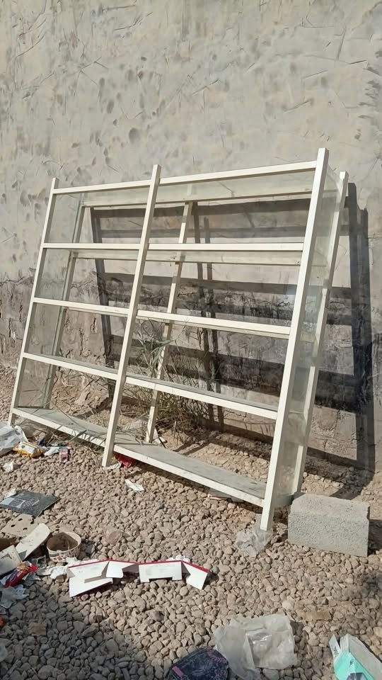 عندي رفوف مال محل وجام خانه لبيع وسعهرن قيم واخد ‭***********‬

نص مكتوب في الصور:
- ٢:٢٧
- Facebook
- Say hello.
- Hey 👋 Hi, عباس!
- Hello, عباس!
- Aa