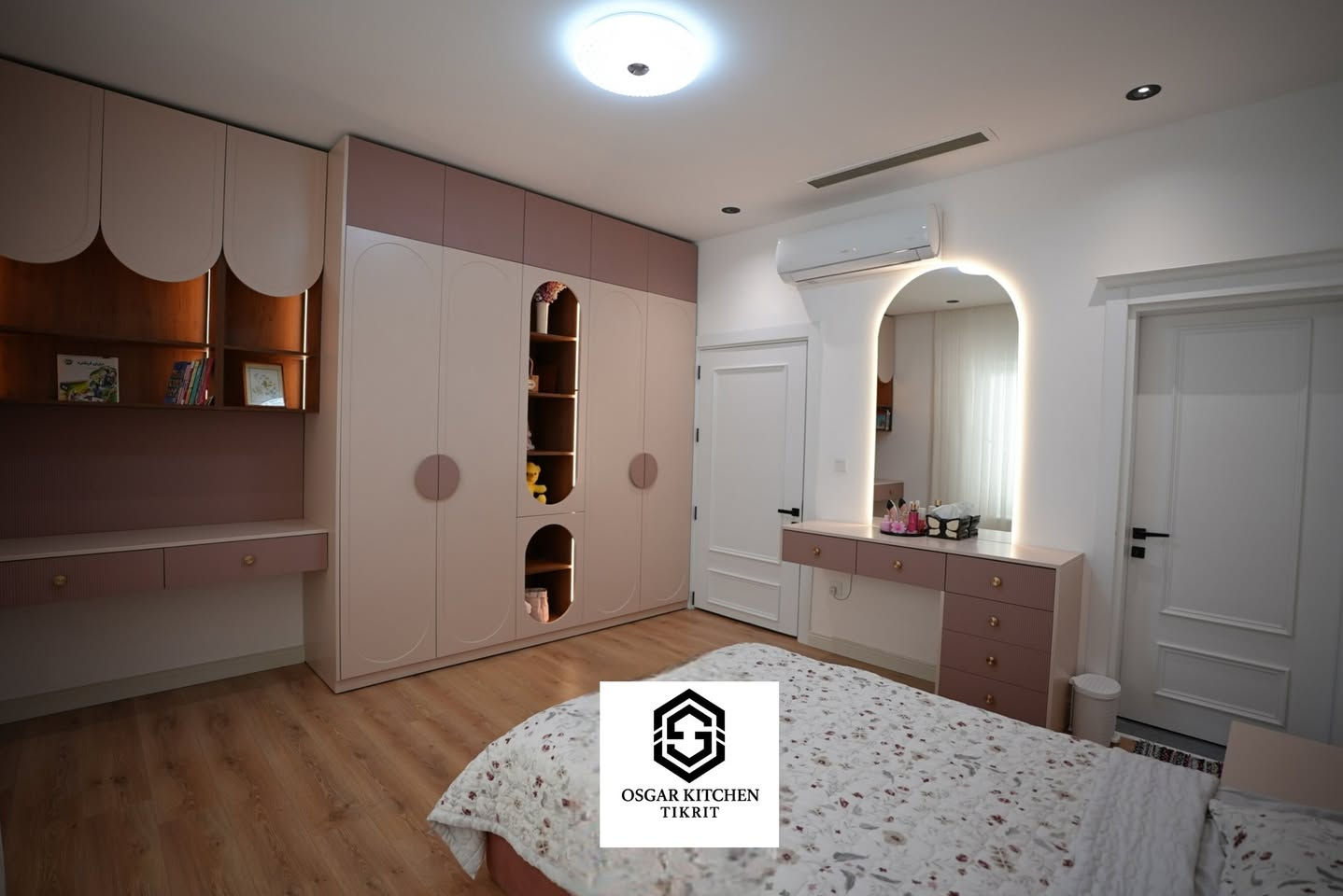 🌸 تصميم لطيف، ألوان هادئة، ولمسة أنثوية راقية!
​غرفة نوم بستايل مودرن مريح، تجمع بين الألوان الناعمة وتصميم ظهر السرير القماشي المميز اللي يضيف دفء وجمالية لكل زاوية.
​✨ تفصيل حسب الطلب والمساحة مع مطابخ وغرف نوم أوسگار
​📍 العنوان: تكريت - شارع زيونة - مقابل متنزه زيونة
📞 للتواصل والاستفسار:
​***********
​***********
#تكريت
#مطابخ
#تفاصيل_بيتك_تهمنا
#مطابخ_حديثة
#مطابخ_مودرن
