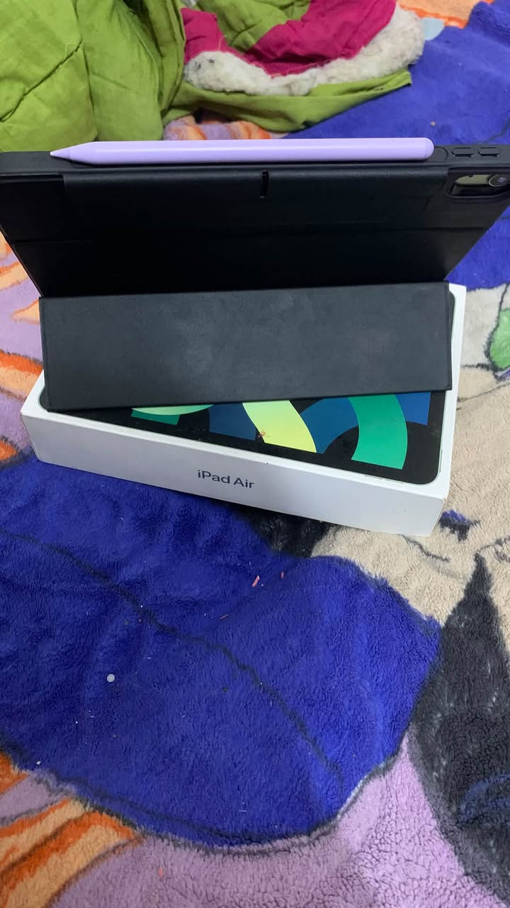 آيباد اير ٤ • ٦٤ جيجا • ايفون XS ماكس ٢٥٦