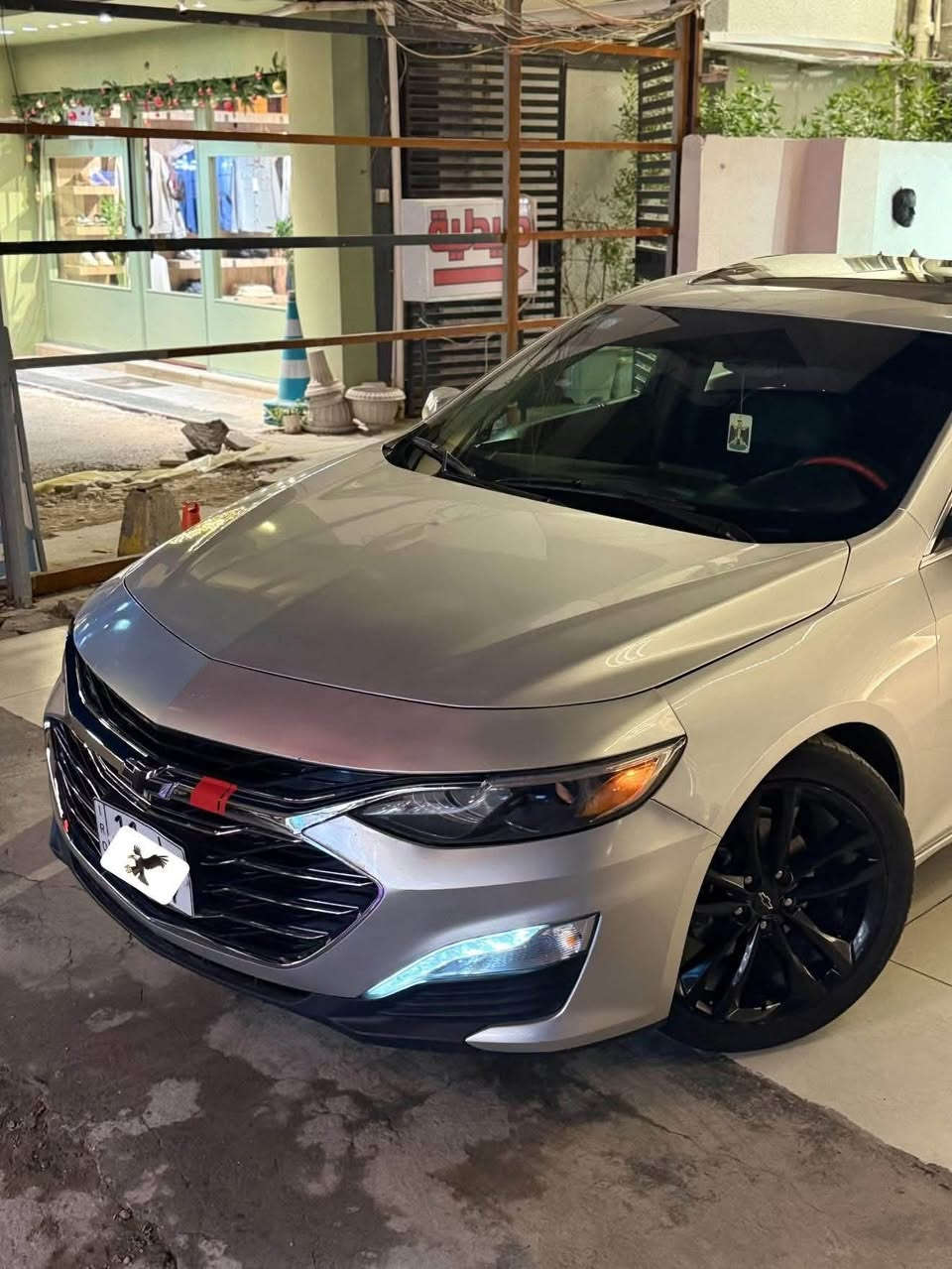 السلام عليكم شبابنة الطيبة

من رخصة الأدمن 

للبيع Chevrolet Malibu 2020 1500T BLAK  فول مواصفات العلامة السودة ماشية 91 الف km  رقم بغداد ب اسمي 

  

 1- فتحة سقف بانوراما .

2- شاشة جبيرة Car Play .

3-بصمة تشغيل + بصمة ابواب .

4-كشنات جلد بلادي .

5- كشن سايق كهرباء .

6- ويل بلادي كروم 19 .

7- تحكم ستيرين .

8- كشنات تدفئة تبريد .

9- تدفئة تبريد الستيرن .

10- نظام اوتو ستوب .

   (وموصفات الماليبو معروفة أخوان) 

السيارة حادثها جاملغ وبنيد صبغ بدون دواخل وبيها بارد بالهلال لخلفي لخلف باب الصدر وبارد بالجاملغ الخلفي جه السايق صور الحادث والسونار بالمنشور 

السيارة نصبتها احلى من الصور  المكينة والكير كفالة تبريد السيارة ثلج مبدل منظومة تبريد كاملة قبل شهر بدلته وبي ضمان سنة السيارة خير من الله ترايك وين متريد

والسيارة نقصها صدر امامي  

تفاصيل اكثر اتصل وتدلل

السعر 95$
  

مكان السيارة بغداد/حي الخضراء

هـ ***********

