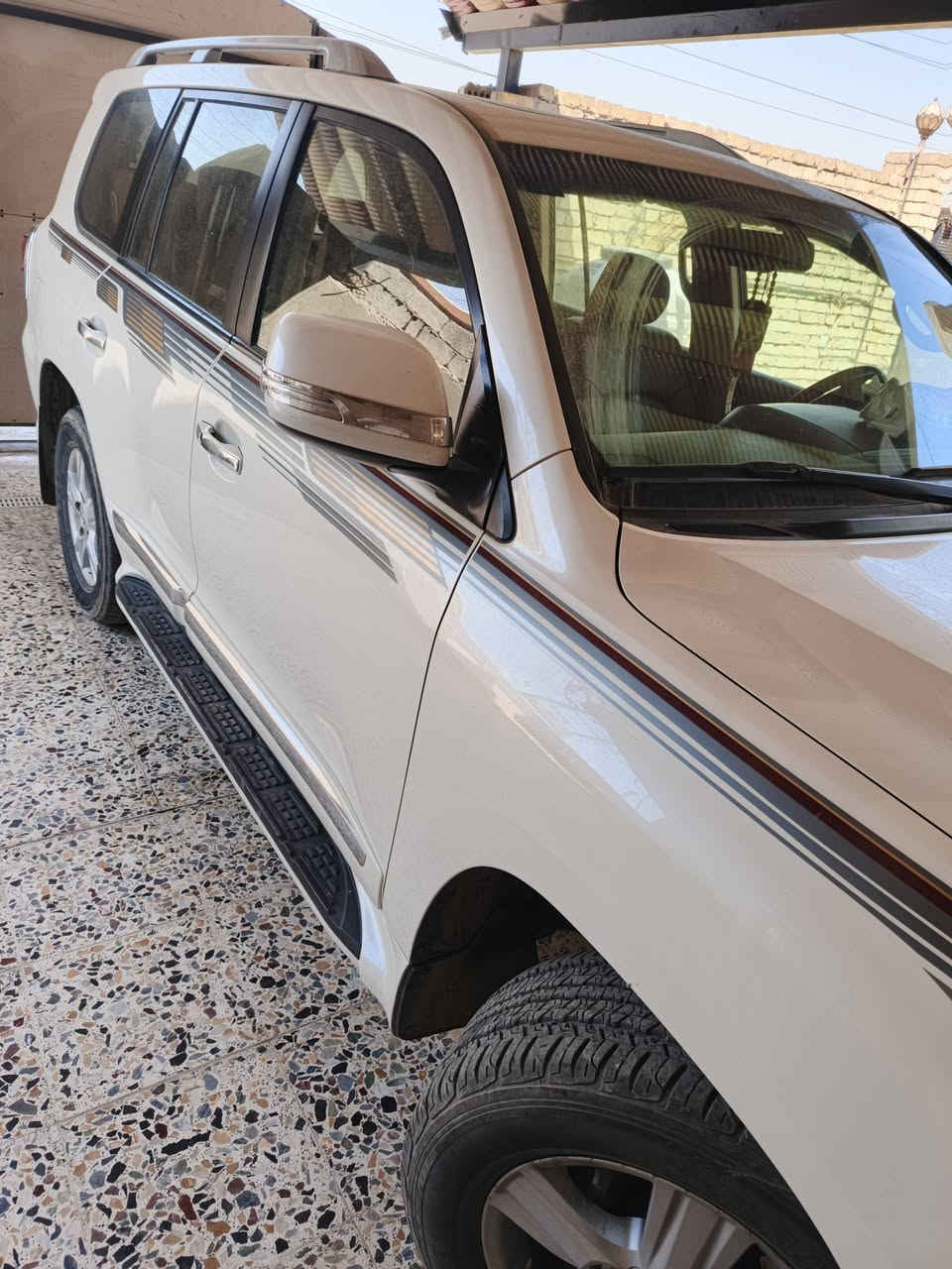 لاندكروز موديل ١٤ مكفولة كفالة عامة منل الصبغ جاهزة باسمي رقم بغداد رقم الهاتف ***********/// ***********
