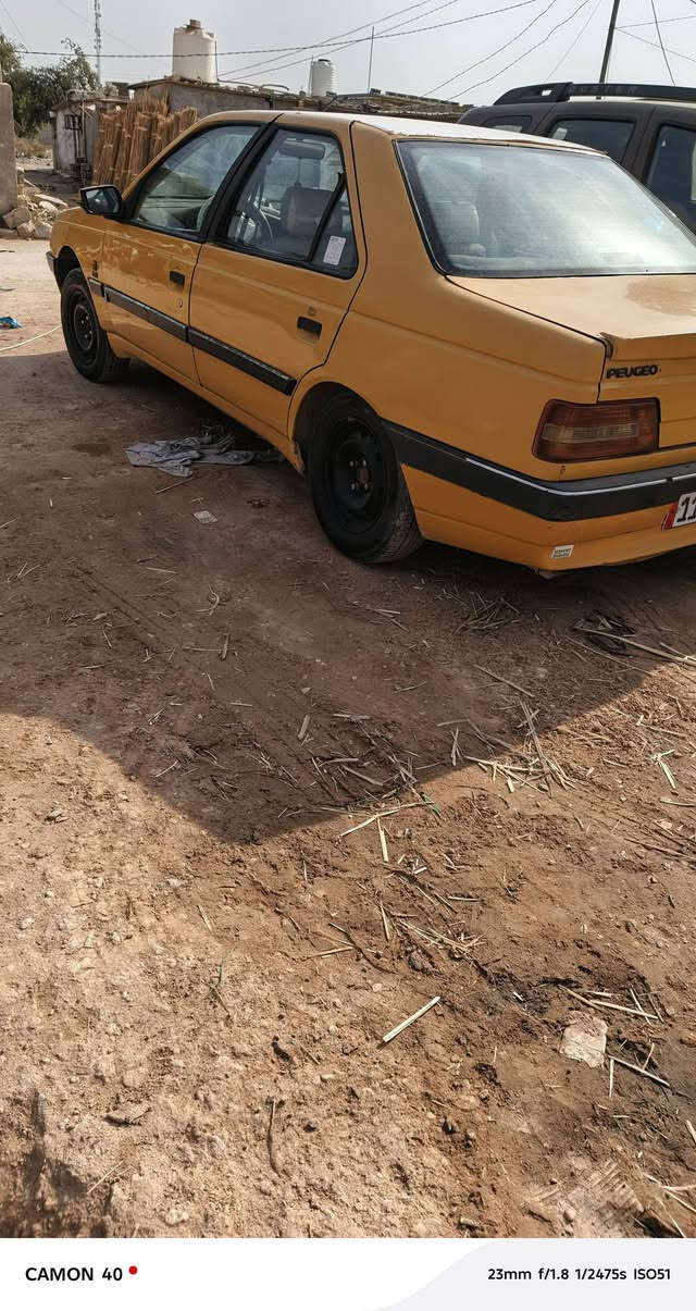 بيجو 405 سياره مكفوله من ضربه سياره نضيفه كير فرنسي محرك مكفول تبريد تدفئه كله شغال مصفره  حداديه نص عمر مديل 15 العنوان كربلاء سعر 33بيهه مجال     ***********
