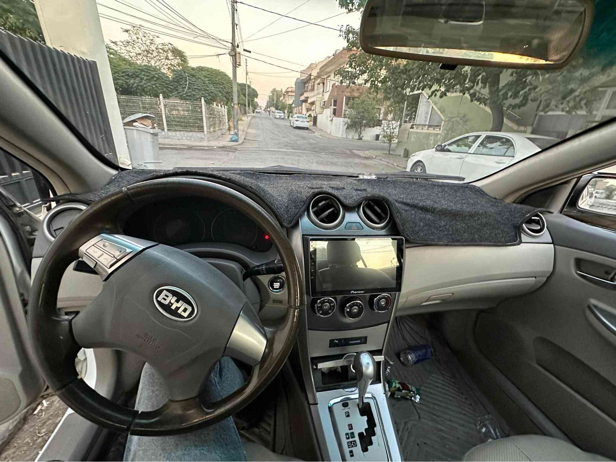 سەرەتا بە ناوی خوا 
Byd g3 2013
گێڕ ئۆتۆماتیک+عادی+سپۆرت
بەسمە
سڵاید
کوشن جلد 
ناو زەرد
شاشە ئایپاد 
چوار جام کارەبا 
حاسە 
شاشە ئایپاد
گێچ ئلکترۆنی
تەبرید سارد و گەرم
سوکان ڤۆلیۆم
لایت عەدەسە

گێڕ و مەکینەی بە شەرت
حیزام بۆیاغ
ئەوەلیات و غرامە و ماڵی مەدەنی نەبێ و پارەی کەسی تیا نەبێ
33 گەڵا و معامەلەیەکی برایانە 
ژ.م *********** السليمانية, العراق
