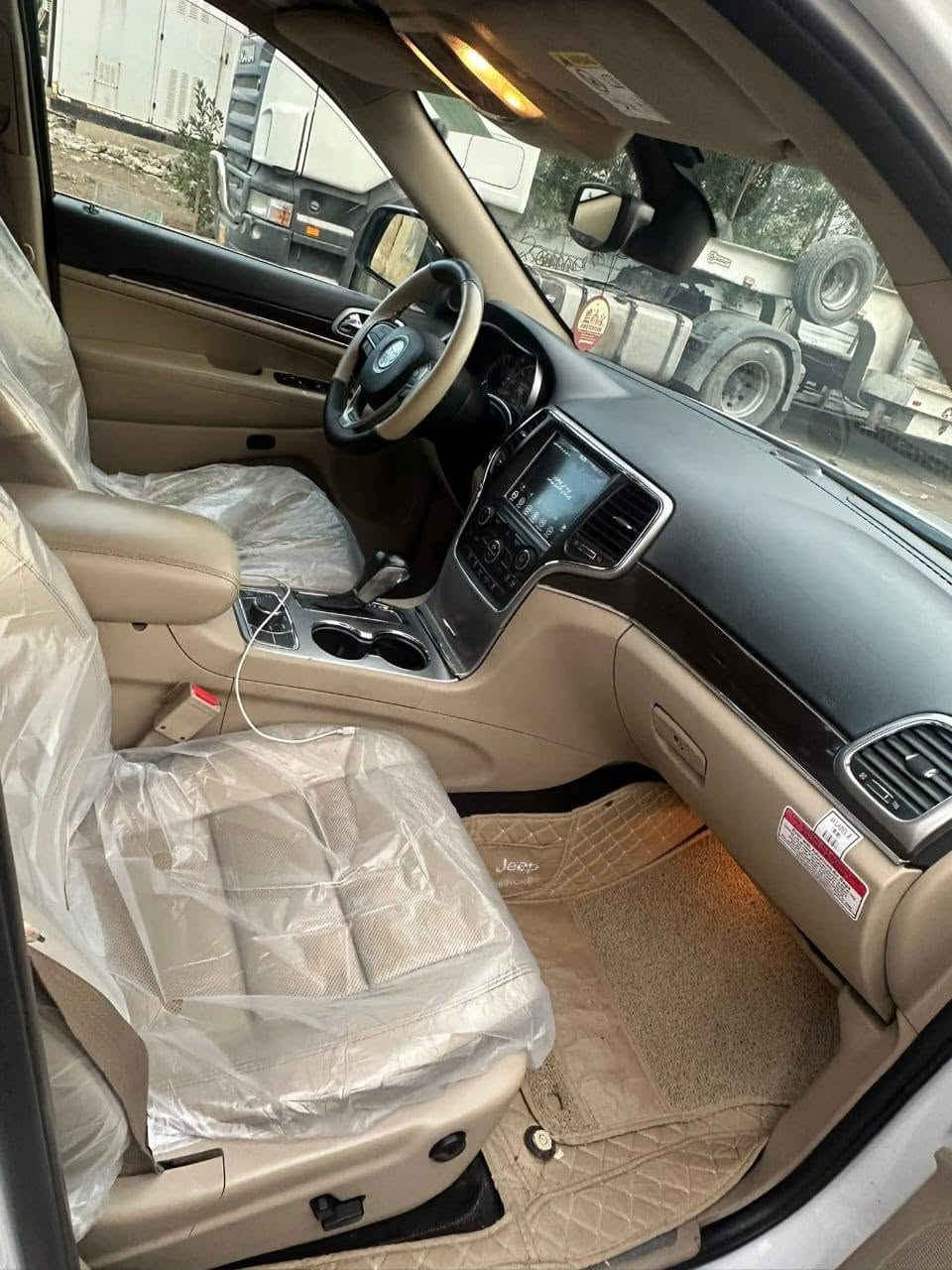 جيب موديل 18 خليجيه رقم بغداد بسمي تخم تاير مكفوله كفاله فول مواصفات 3شاشات رادارات جانبيه وقوف ذاتي تشغيل عن بعد كل المواصفات موجوده عده جكاك السعر 225الستفسار ***********/ ***********مكاني واسط الكوت
