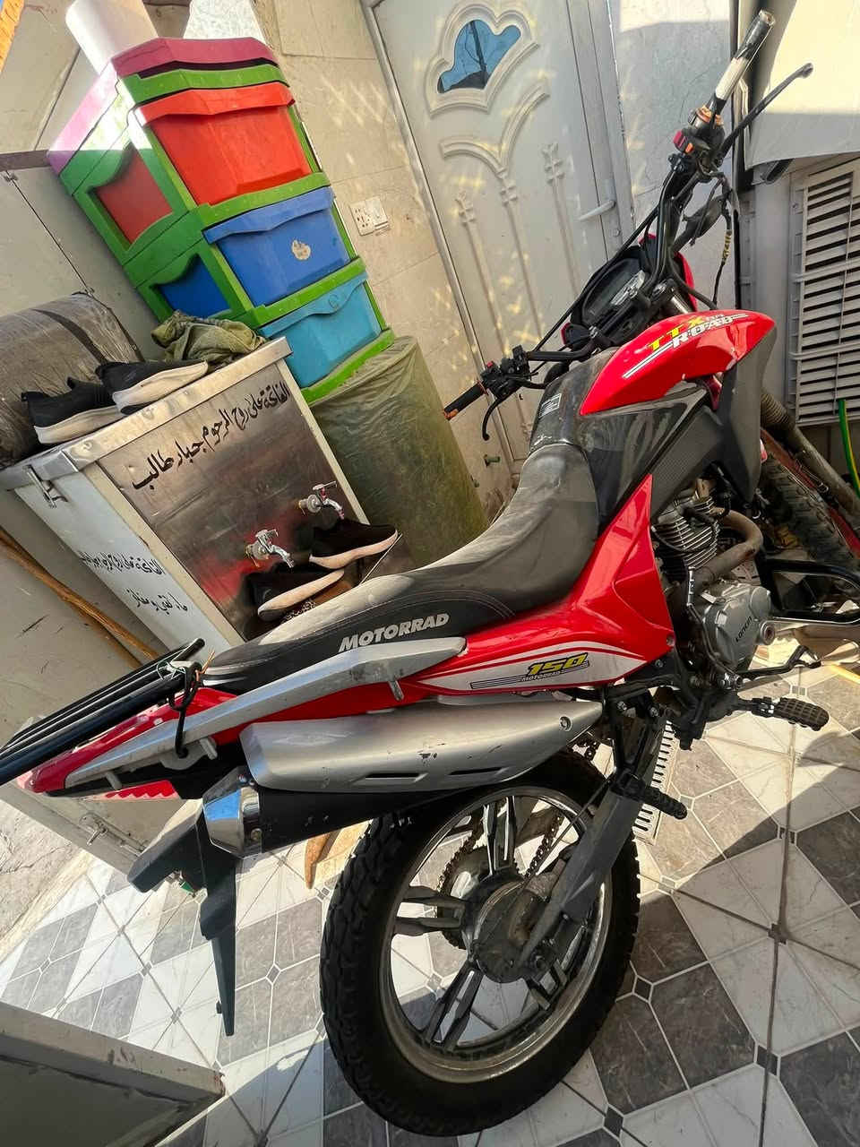 السلام عليكم قفاز البيع السعر 1350وبيها  مجال رقم وسنوية البكان بياع شهداء رقم الهاتف *********** مكينة نضيفه ممفتوحة
