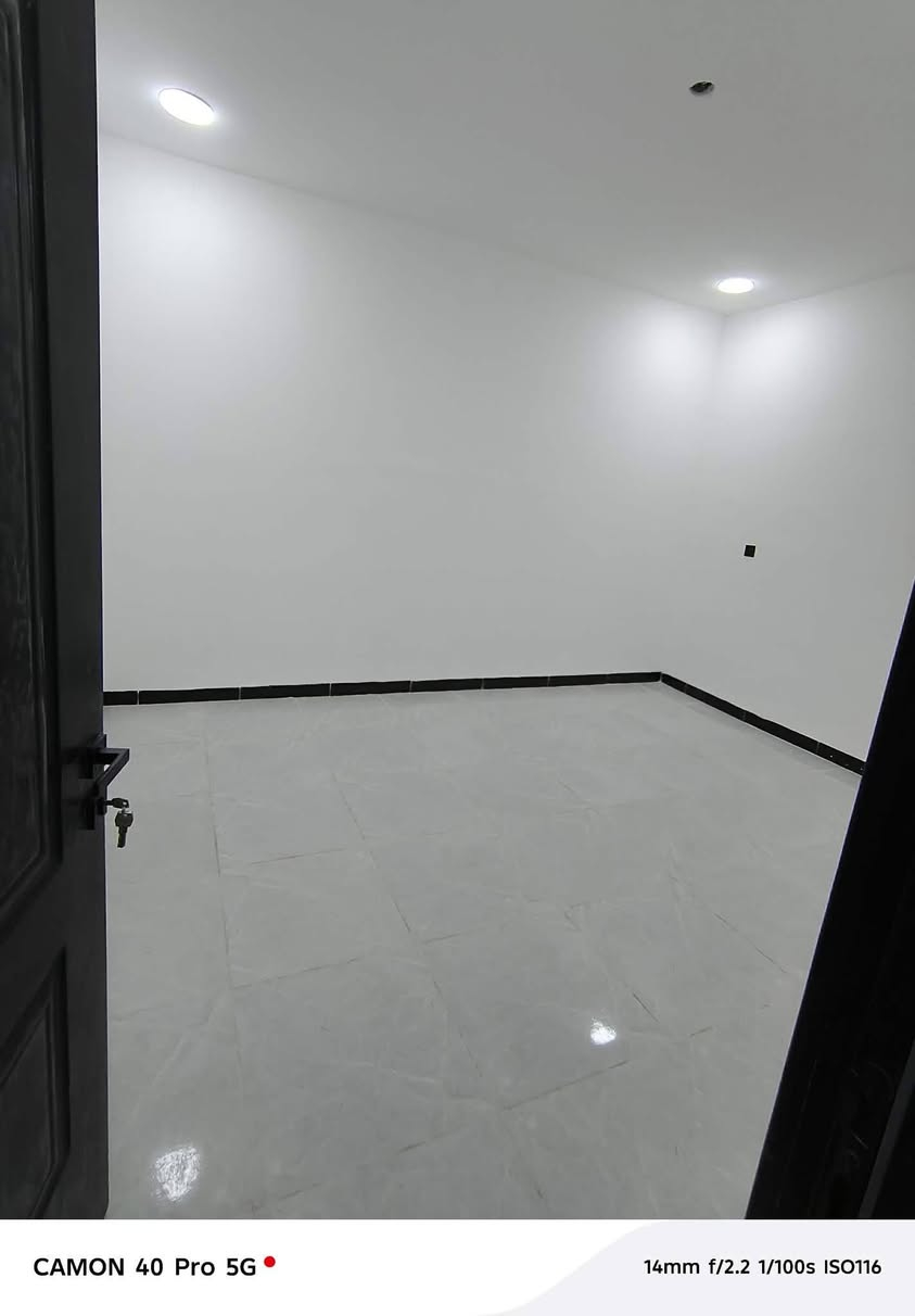 دار للبيع بناء حديث درجه اولى
مساحه 100 متر.. واجه 5
يحتوي على صاله مطبخ حمام عدد 2.. غرف عدد 4
حي الجهاد ديوان المخابرات
للاستفسار *********** متوفر واتساب

نص مكتوب في الصور:
- CAMON 40 Pro 5G
- 23mm f/1.8 1/1083s ISO50
- CAMON 40 Pro 5G 14mm f/2.2 1/100s ISO79
- 14mm f/2.2 1/100s ISO116
- 14mm f/2.2 1/100s ISO66
- 14mm f/2.2 1/102s ISO50
- CAMON 40 Pro 5G 14mm f/2.2 1/50s ISO81