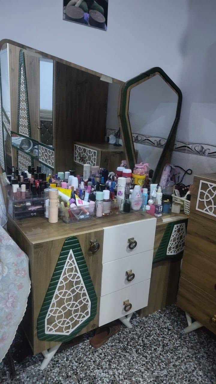 غرفة نوم للبيع نضافه 90 بالميه العبيدي السعر 750 بيها مجال للاتصال ***********
