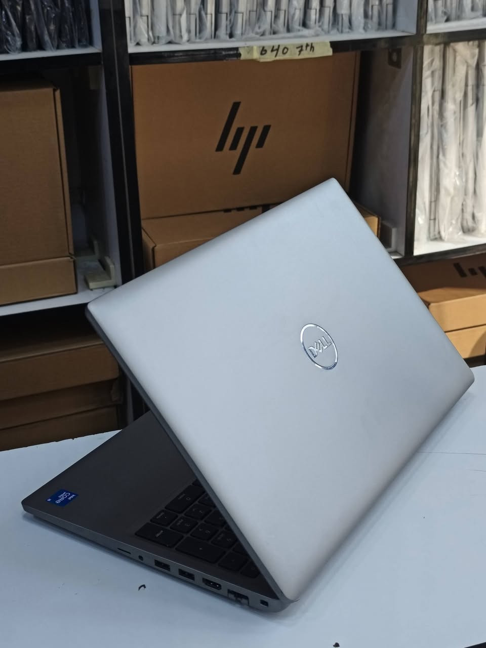 Dell latitude 5520 🔴🔴
المعالج Cor i5 الجيل الحادي عشر (11)
الرام 8 كيكا DDR4 
الهارد 256 كيكا ssd 
حجم الشاشة 15.6 
ضمان 10 ايام استبدال في حال وجود مشكلة
متوفر توصيل لكافة المحافظات 
السعر 370 الف شامل التوصيل 
للتواصل و الطلب خاص او واتساب 
***********
