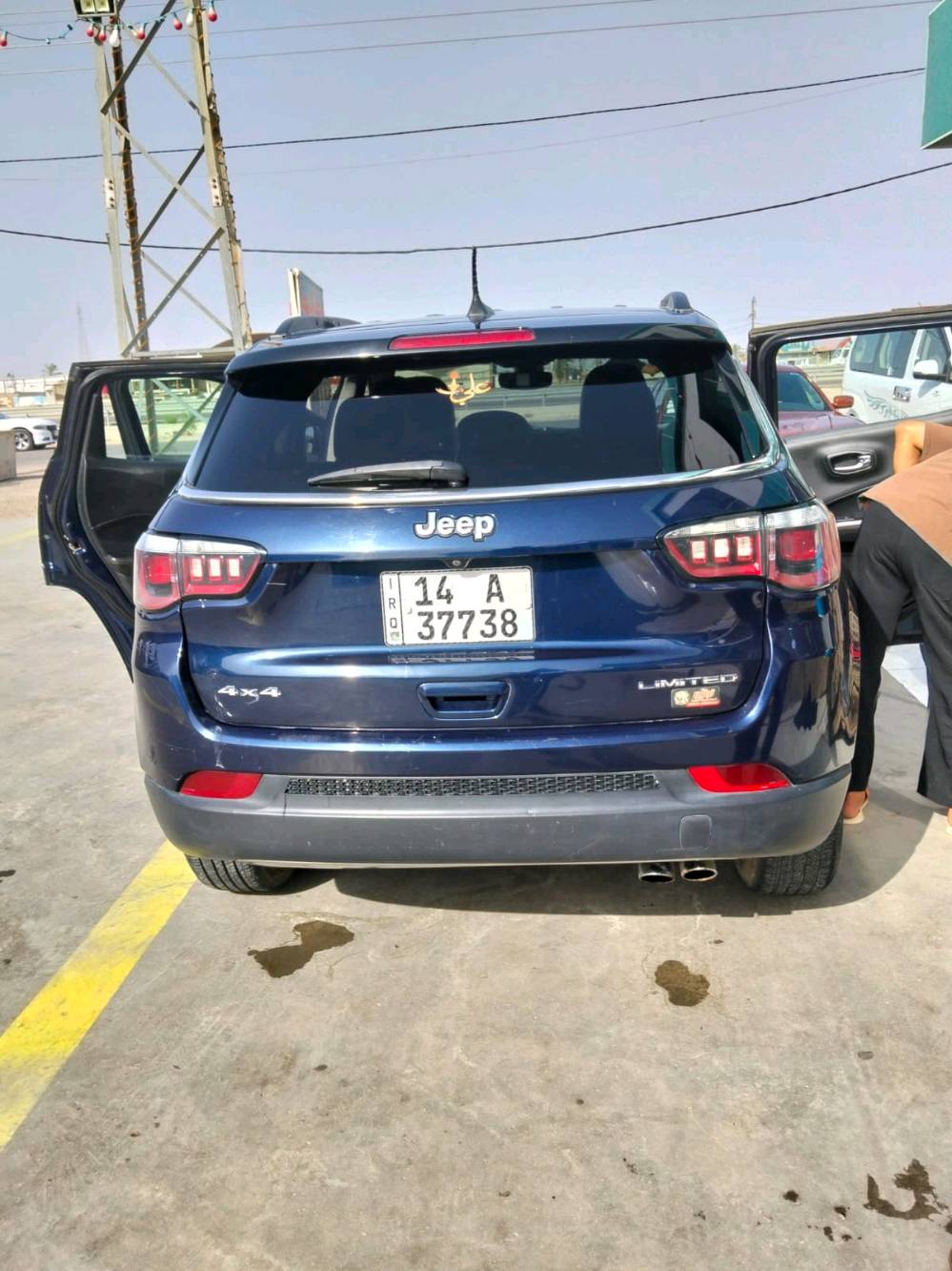 سلام عليكم جيب  موديل2019 
فور ويل 4x4
الون حبري مع قمارة سودة بلاك توب
فول مواصفات ماعدى البنراما 
مميزات السيارة 
كار بلاي مع شاشة كبيرة 
كشنات جلد مع تدفئة تبريد
 كامرة دوارة 
ادامة كاملة 
سستم صوت past
بصمة ابواب مع ترحيب 
تشغيل عن بعد 
تعتيم 
سايد بريك بصمة 
وضعيات القيادة 
مثبت سرعة 
رقم بصرة انكليزي جديد 
سنوية 2027 مشروع وطني تحول ثاني يوم
طخم تاير جديد
محرك 2400 مكفول 
كير 9 نمر مكفول 
تدفئة تبريد كفالة 
مكفولة من الصبغ
داخلة في حالة ممتازة
عدد المسارات 85 الف ميل 
حدادية 100% قبل كم يوم مبدلهاا صدر
السعر 117يها مجال
العنوان البصرة 
متوفر واتساب ***********
بيها بارد بالباب الراكب وبارد بالجاملغ الخلفي