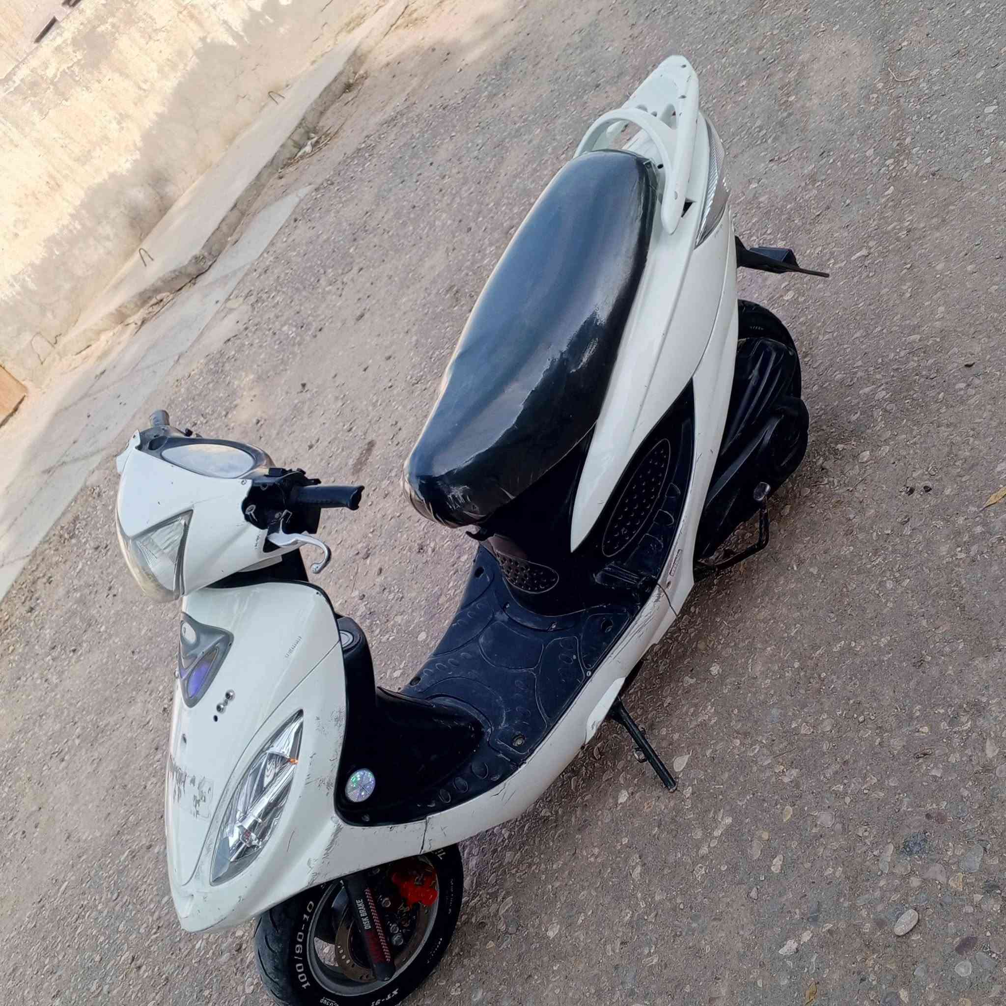سلام عليكم دراجه كامكو في تو موديل 214
بوليسي مكينه 150  جديده   مواصفات  فول دراجه نضيفه بمعنه الكلمه أحله من الصوره وتعال وشوف بعينك كلها شغاله السكن قلعه سكر  السعر 550 وبيها مجال اتصل ***********
