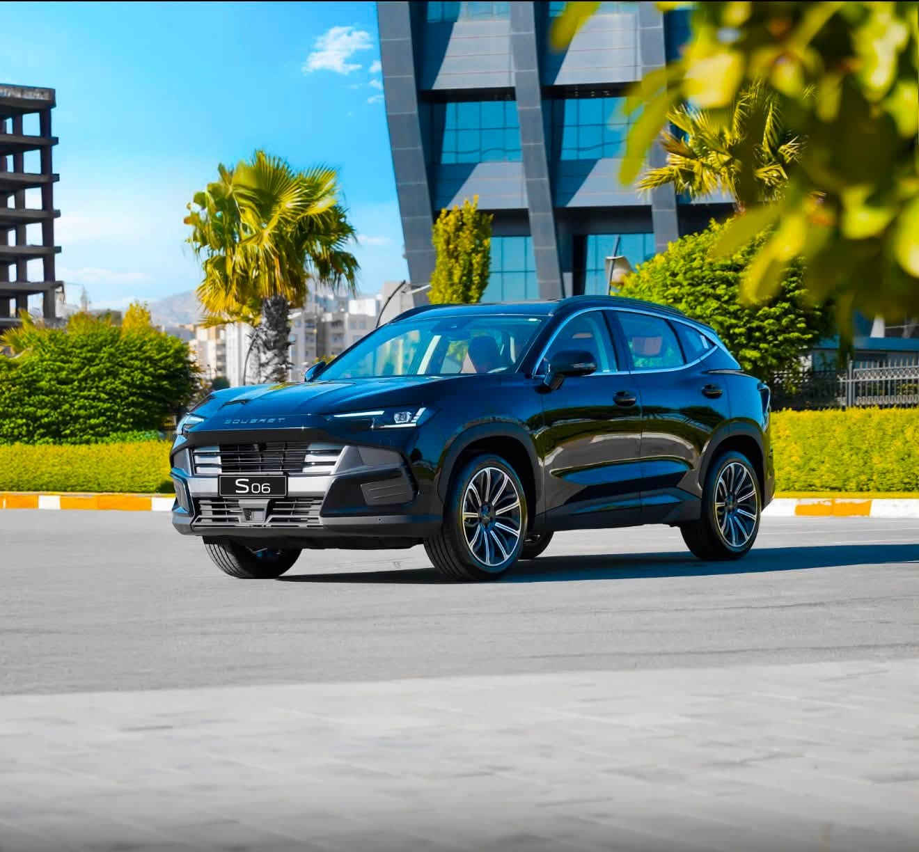 سويست S06 1.6L PREMIUM
العداد: 5800 كيلو وقابل الزيده 

السيارة مشمولة بالضمان لشركة هارلم

مكفولة كفالة عامة

أعلى فئة

المواصفات:

• إطارات قياس 20 إنج

• فتحة سقف بانوراما 1.1 م

• شاشة عرض ترفيهية قياس 15.6 إنج

• شاشة عدادات رقمية قياس 10.25 إنج

• مقصورة الركاب من الجلد الفاخر

• مقعد السائق والراكب كهربائي

• مقاعد السائق والراكب مبردة

• كاميرات محيطية 540 درجة

• مثبت سرعة مع رادار تفاعلي

• نظام مراقبة النقطة العمياء

• نظام تحذير مغادرة المسار

• نظام المساعدة للبقاء في المسار

• نظام الكبح التلقائي في حالة الطوارئ

• نظام القيادة شبه الذاتية

• نظام الفرامل اليدوية الأوتوماتيكي Auto Hold

• نظام التحكم بنزول المنحدرات

• حساسات أمامية

• حساسات خلفية

• نظام التحذير من التصادم الأمامي والخلفي

• نظام أبل كار بلاي وأندرويد أوتو لاسلكي

• نظام صوتي متطور 8 سماعات من Sony

• بلوتوث / هاتف السيارة

• إضاءة محيطية لون أزرق

• إضاءة ترحيبية

• صندوق كهربائي

• المرايا الجانبية قابلة للطي كهربائياً ومدفئة

• مصابيح أمامية أوتوماتيكية LED مع مصابيح نهارية LED

• نظام التحكم الذكي بالإضاءة العالية

• نظام تنقية الهواء بالأيونات PM2.5

• فلتر تنقية الهواء (N95)

• دخول ذكي (بصمة)

• تشغيل عن بعد

• خاصية إغلاق الشبابيك وفتحة السقف عن بعد

• شاحن هاتف لاسلكي سريع

• ماسحات الزجاج الأمامي مع حساس للمطر

• مسند الذراع الوسطي مع ثلاجة

• وضعيات قيادة متعددة

• نظام مراقبة ضغط الإطارات

• وسائد هوائية أمامية وجانبية عدد 6

السعر31 مليون وبي مجال بسيط

المكان: الحالي بغداد 

للاستفسار والاتصال: ***********
