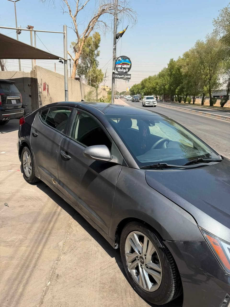السلام عليكم
🚗 إلنترا 2020 أمريكي – فئة SE

* ماشية 49 ألف.

* محرك 2000 (دوش) مع كير 8 سرعات.( نمر ) 

* حادث جانبي ( ببابي الصدر (الأمامي والخلفي)، وكلشي موضح بالسونار.

السونار اليوم سويته جديد حته اسهل ع المشتري 

* شاشة أصلية تدعم Apple CarPlay وAndroid Auto.

* مثبت سرعة.

* تحكم كامل من الستيرن.

* نظام الحفاظ على المسار مع التنبيه.

* المحرك والكير خير من الله.

💰 السعر: 103 ، وبها مجال للشراي إن شاء الله.

📞 للتواصل: *********** واتساب 

📍 العنوان: بغداد – الدورة.
