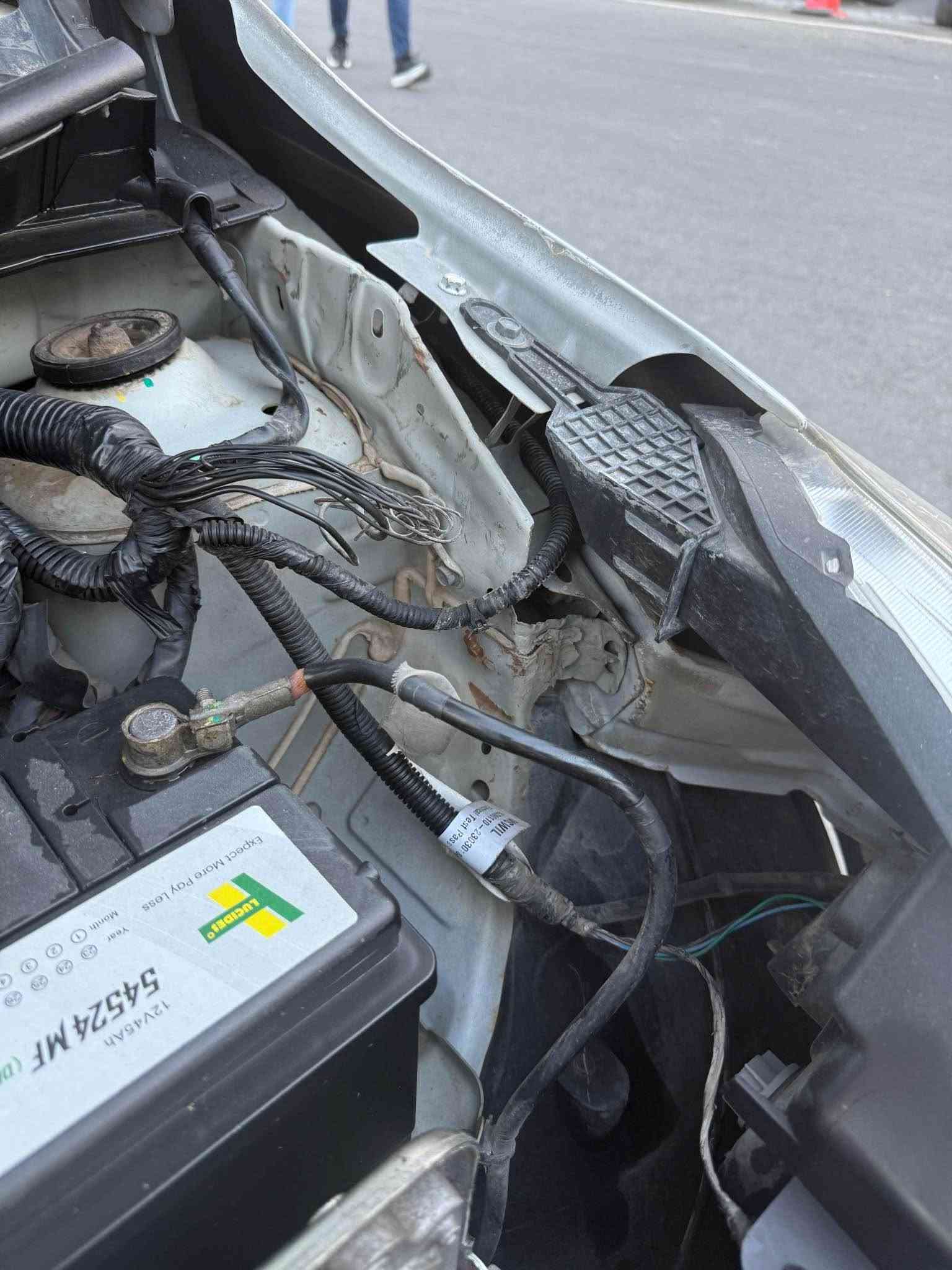 نیسان سەنی خلیجی سپی مۆدیل 2023 تازە رەقەم كراوە مالی تەلەبات و لیزۆ تەنها 47km رۆشتیە دوو پارچەو پەلەیەكی بۆیاخە پێش كپس  سعری 98$ كەمێك مجال  هەولێر  Tb بەناوی خۆمەوەیە 
Whatsapp    Viber    Telegram 
*********** أربيل, العراق

