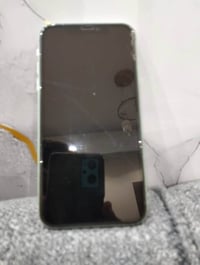 ايفون لبيع 11 عادي جهاز مكفول كفاله مابدل اي شي بي جهاز يخبل بطاريه 82...