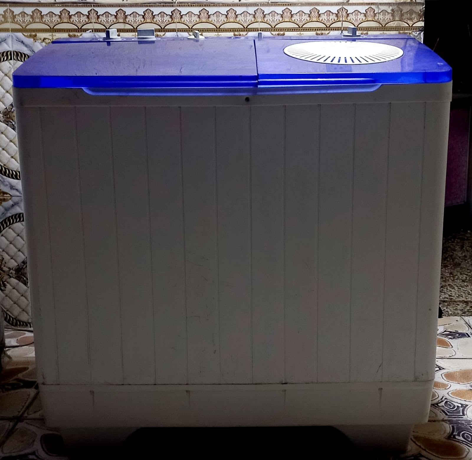 غساله اكبر حجم 30 كيلو نظيفه جدا على البلاد تغسل بطانيه غسل وتنشيف السعر 110 الاتصال *********** بصره
