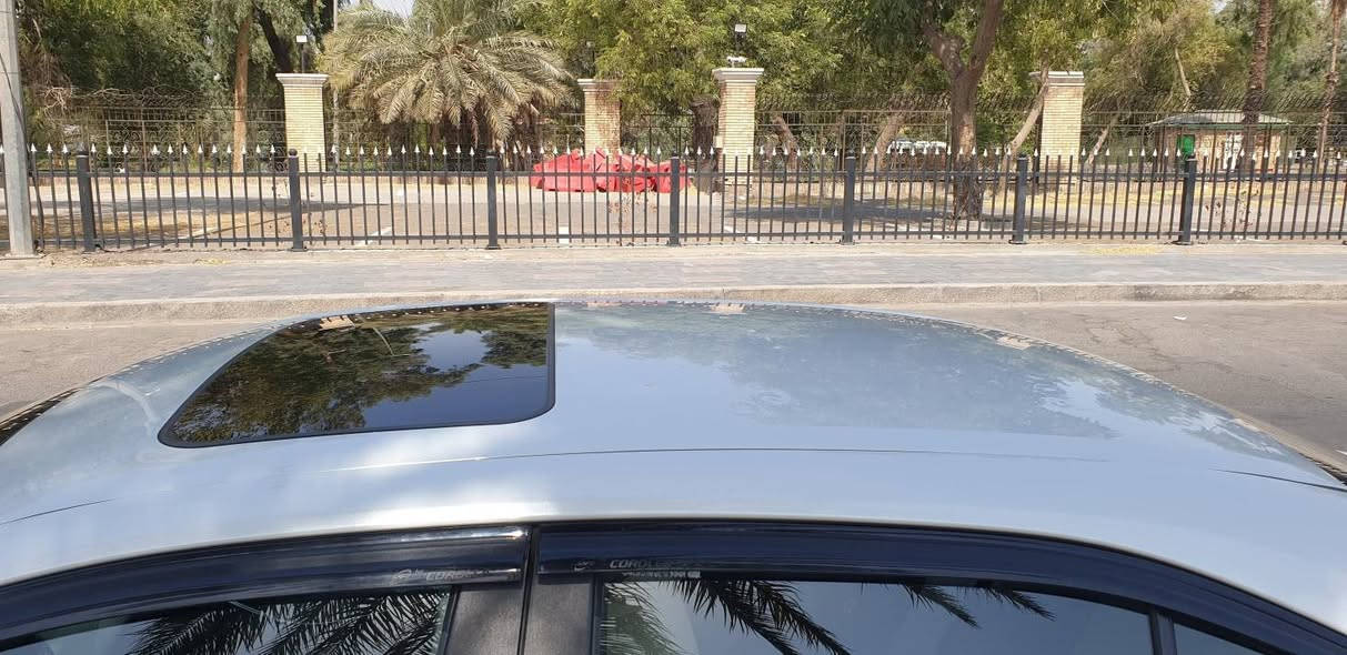 تويوتا كورولا 2022 GLI (وارد SAS)
* المحرك: 1.8L
* المواصفات: خليجي / فل مواصفات
* التجهيزات: فتحة سقف، بصمة تشغيل ودخول، حساسات أمامية وخلفية، تبريد قطعتين، مرايا شفط (طي كهربائي)
* الشاشة: شاشة داخلية تدعم Apple CarPlay و Android Auto
* السنوية: أربيل (بإسمي / تحويل ثاني يوم)
* الممشى: 95 ألف كم (قابل للزيادة البسيطة)
* الحالة: السيارة نظيفة جداً، جاهزة بدون مصاريف

📍 المكان: الناصرية  
💰 السعر: 160 ورقة ($16,000) وقابل للتفاوض للجادين
☎️: ***********

