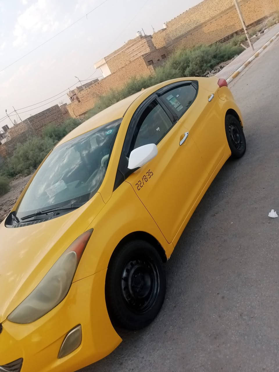 السلام عليكم
النترا 2013 وراد امريكي حادث جاملغ وابنيد جاملغ ما عابر 
مكينه 1800 دوش سياره مكينه وكير خير من الله لا تبخير ولا تنقيص مصفره هيئه وغرامات حداديه جديده تخم تاير 
رقم كربلاء 
تبريدها ما اعرف شبي مرات يشتغل مرات ما يشتغل سياره بيها خياسات بل باب السايق وباب الوره وبل قمار الوره اشويه
 هجي قليلات عوزهن تلكيط 
مكان السياره الدوانيه الحمزه الشرقي 
السعر 85وبيها مجال لشراي واني خادم الكم 
رقم ***********
