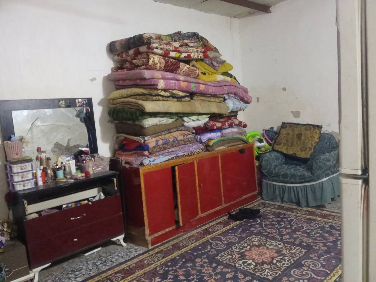 اللهم صلي على محمد وال محمد بيت للبيع زراعي وبسعر مناسب المساحه 90م السقف سندويج المكان بغداد منطقه الاصلاح شارع الجزيره للستفسار الاتصال على الرقم ***********
