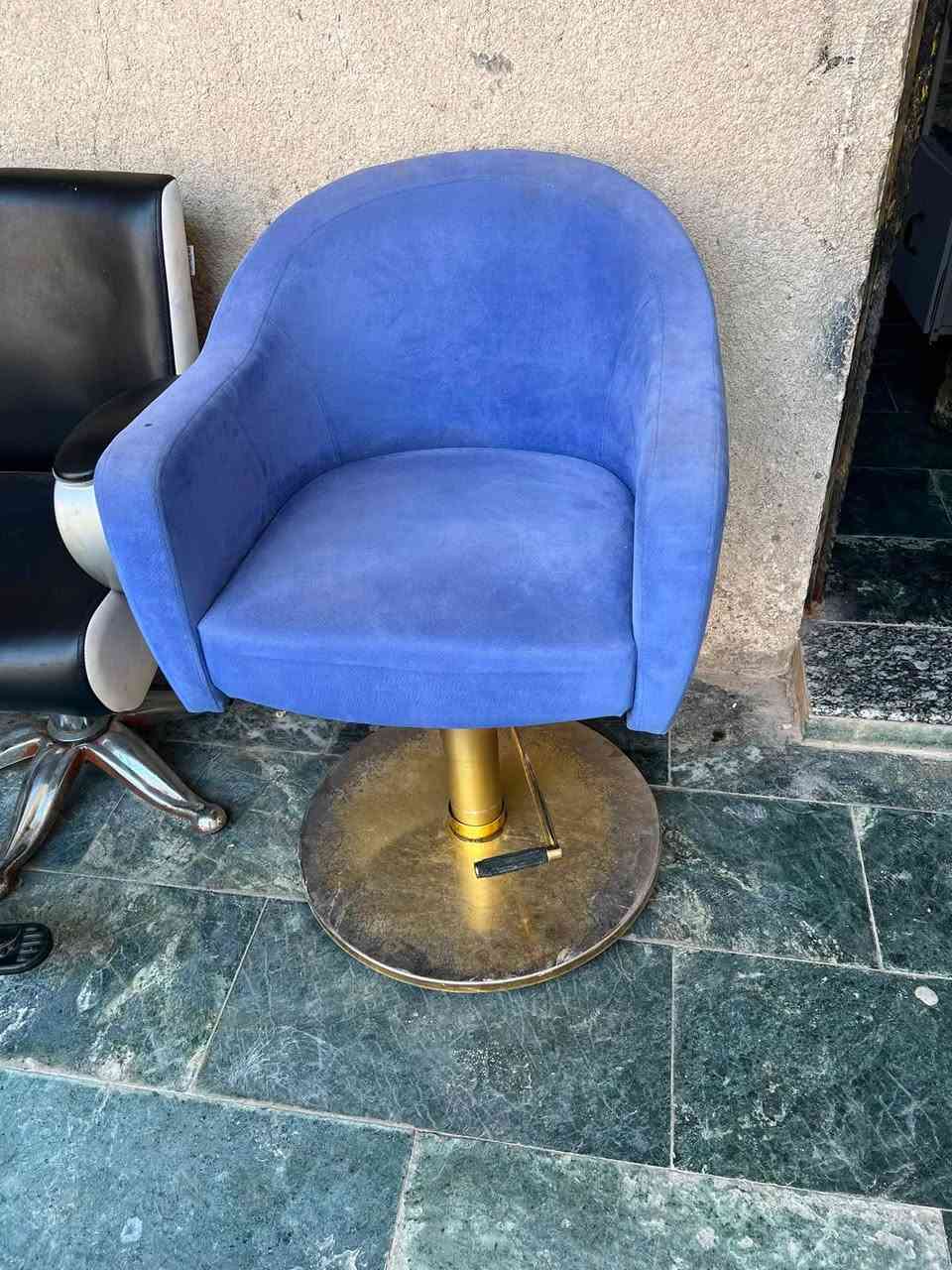 كراسي حلاقه للبيع بحاله جيده 
عنواني البصره المطيحه
***********
